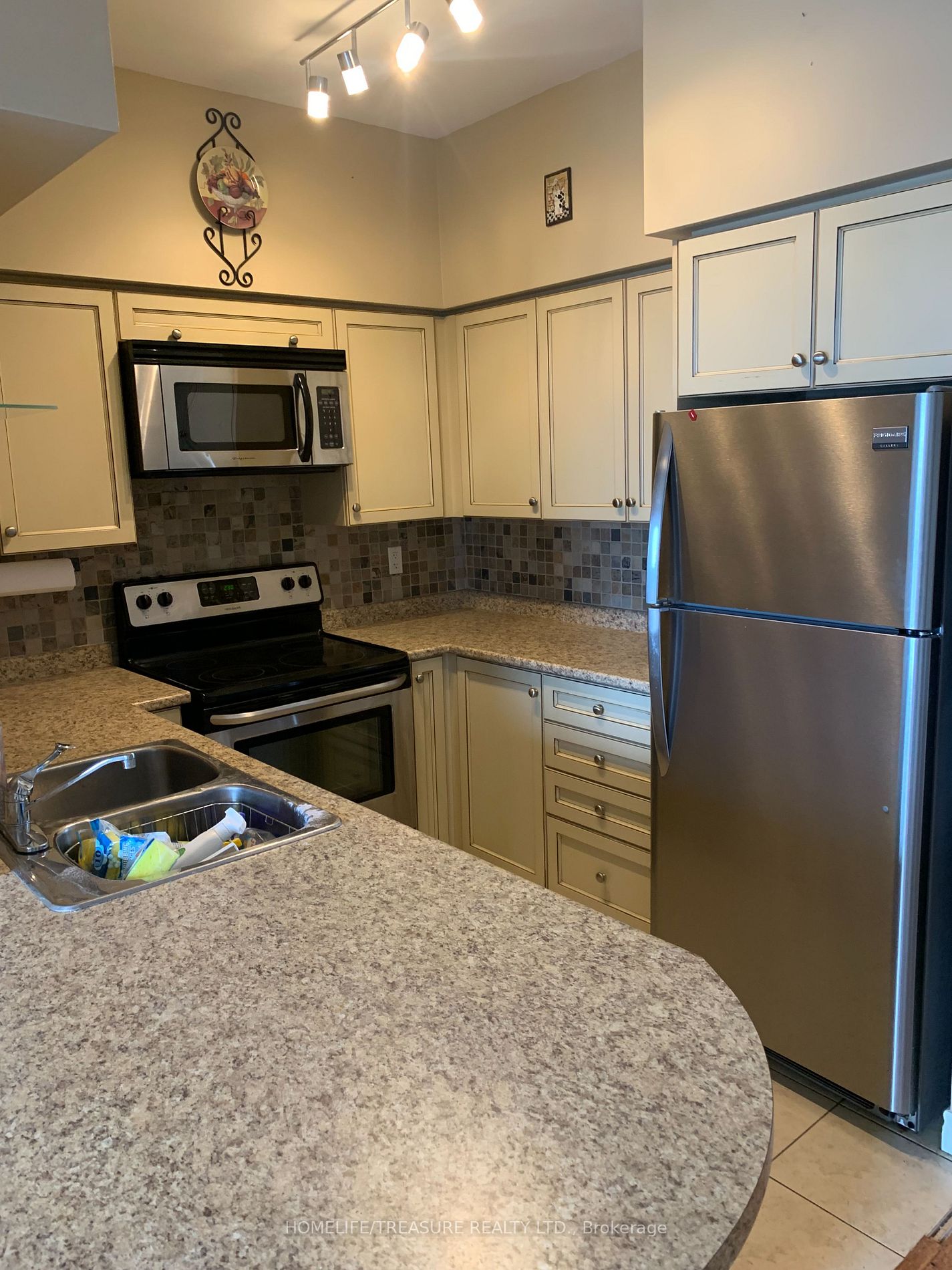 2772 Keele St, #804