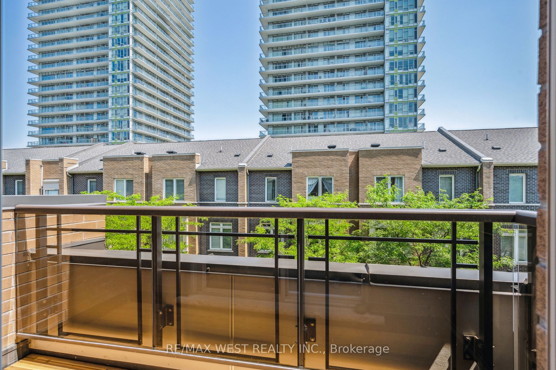383 Prince Of Wales Dr, #Th#123