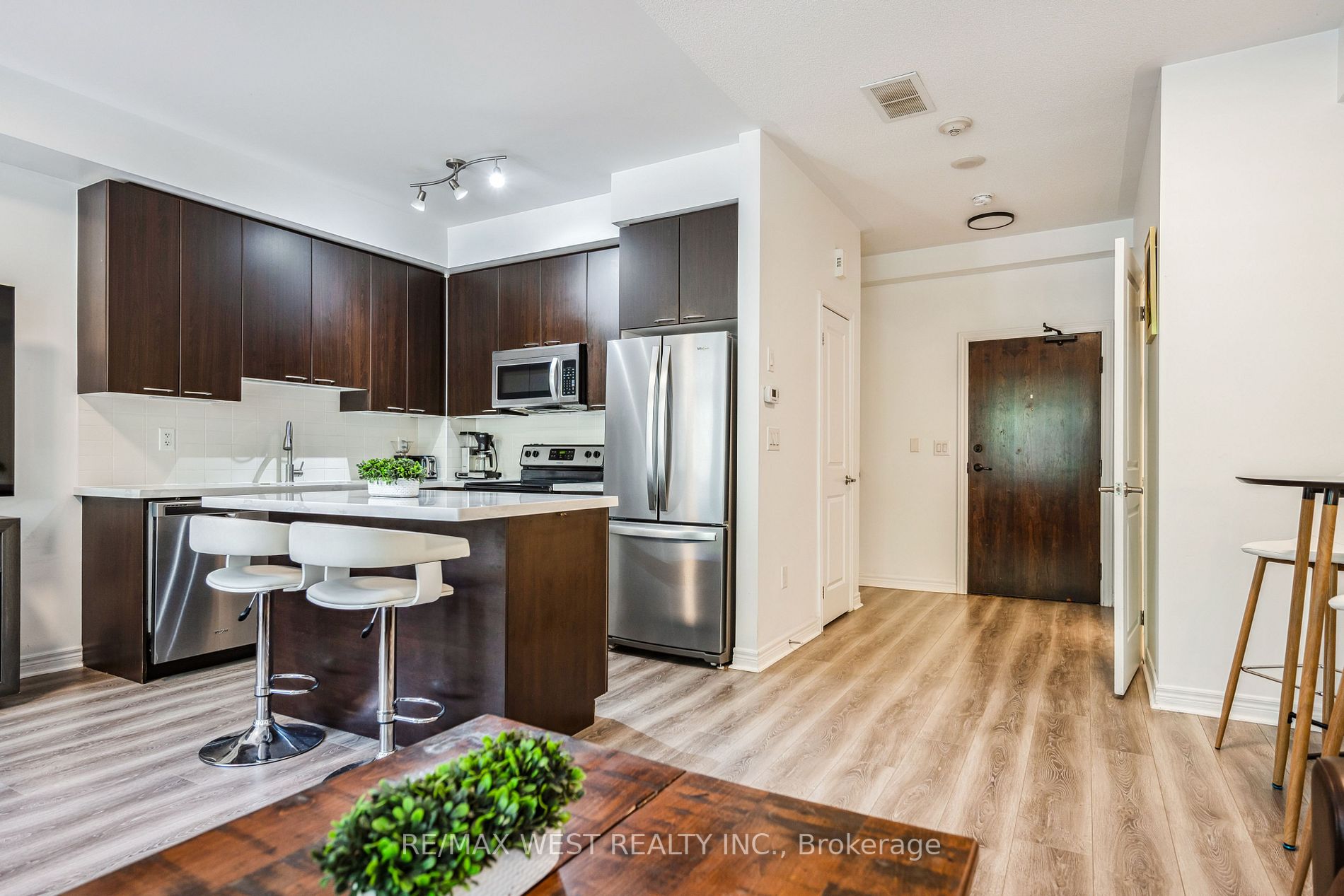383 Prince Of Wales Dr, #Th#123
