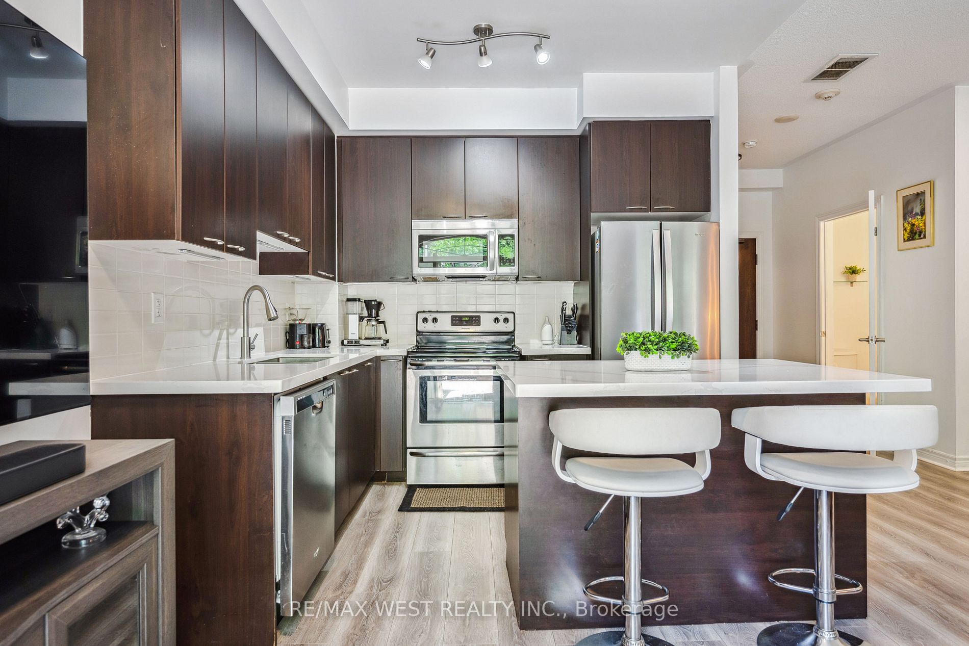 383 Prince Of Wales Dr, #Th#123