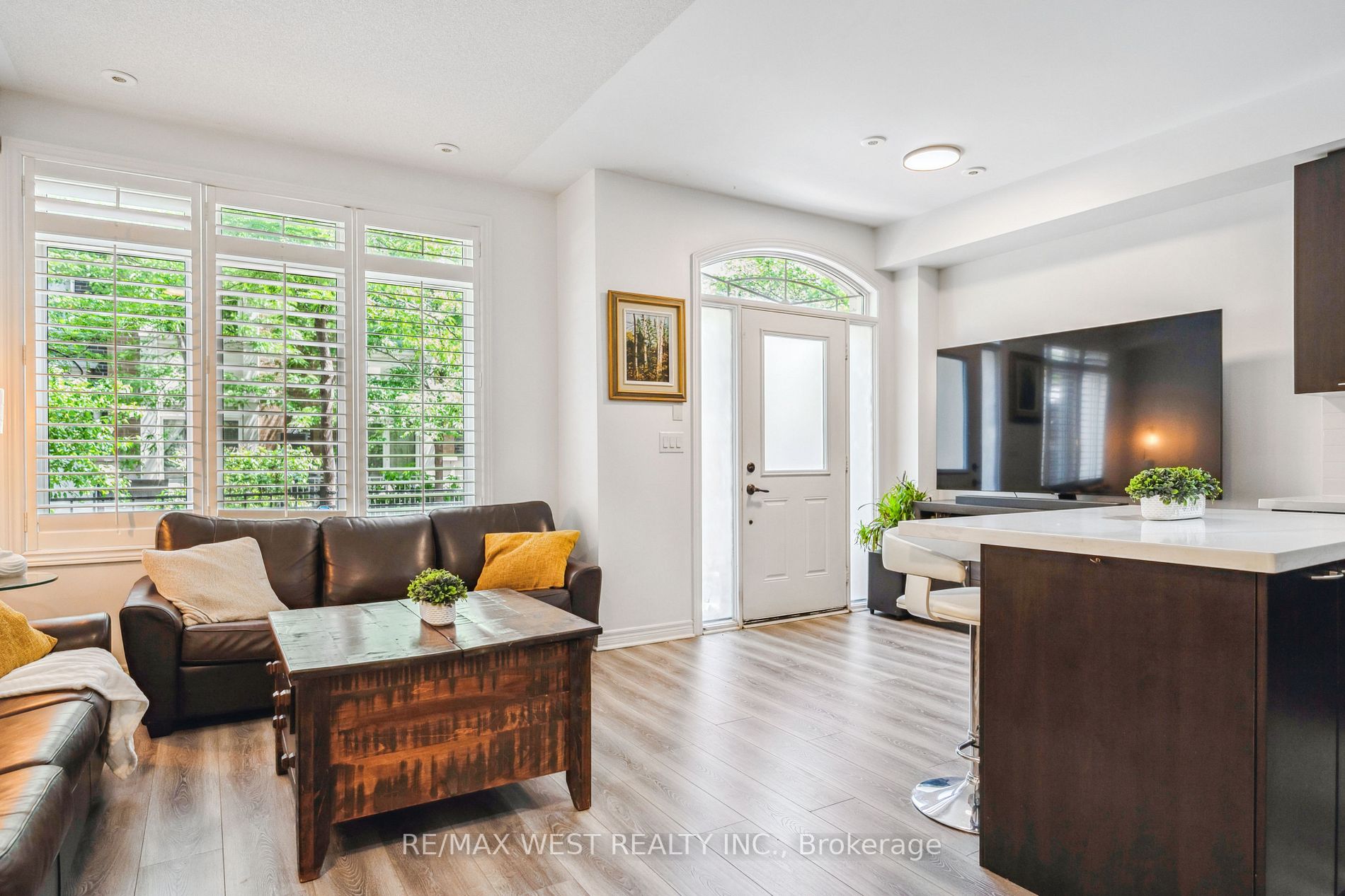 383 Prince Of Wales Dr, #Th#123