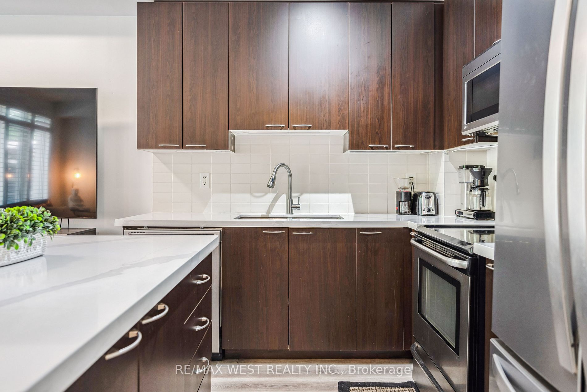 383 Prince Of Wales Dr, #Th#123