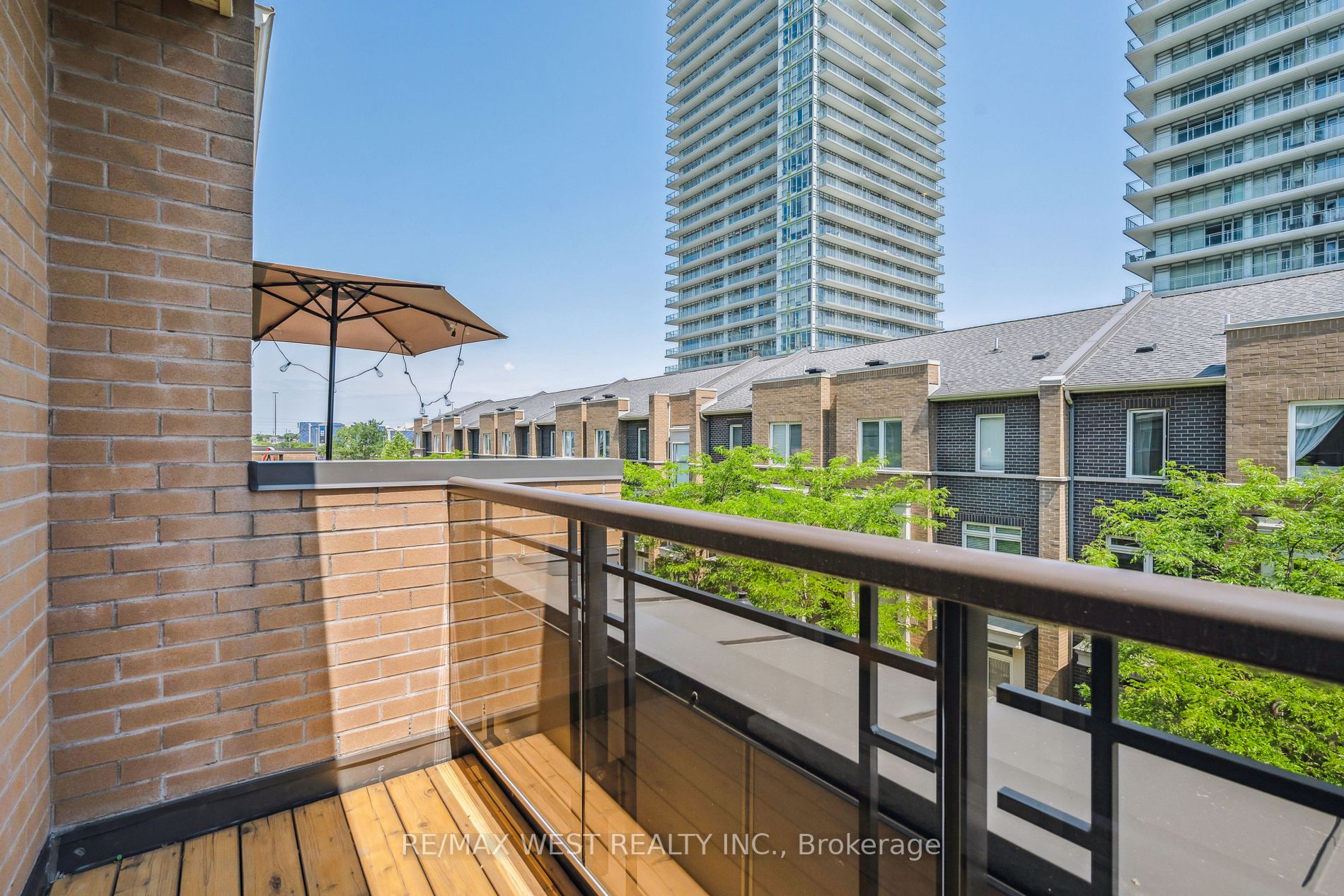 383 Prince Of Wales Dr, #Th#123