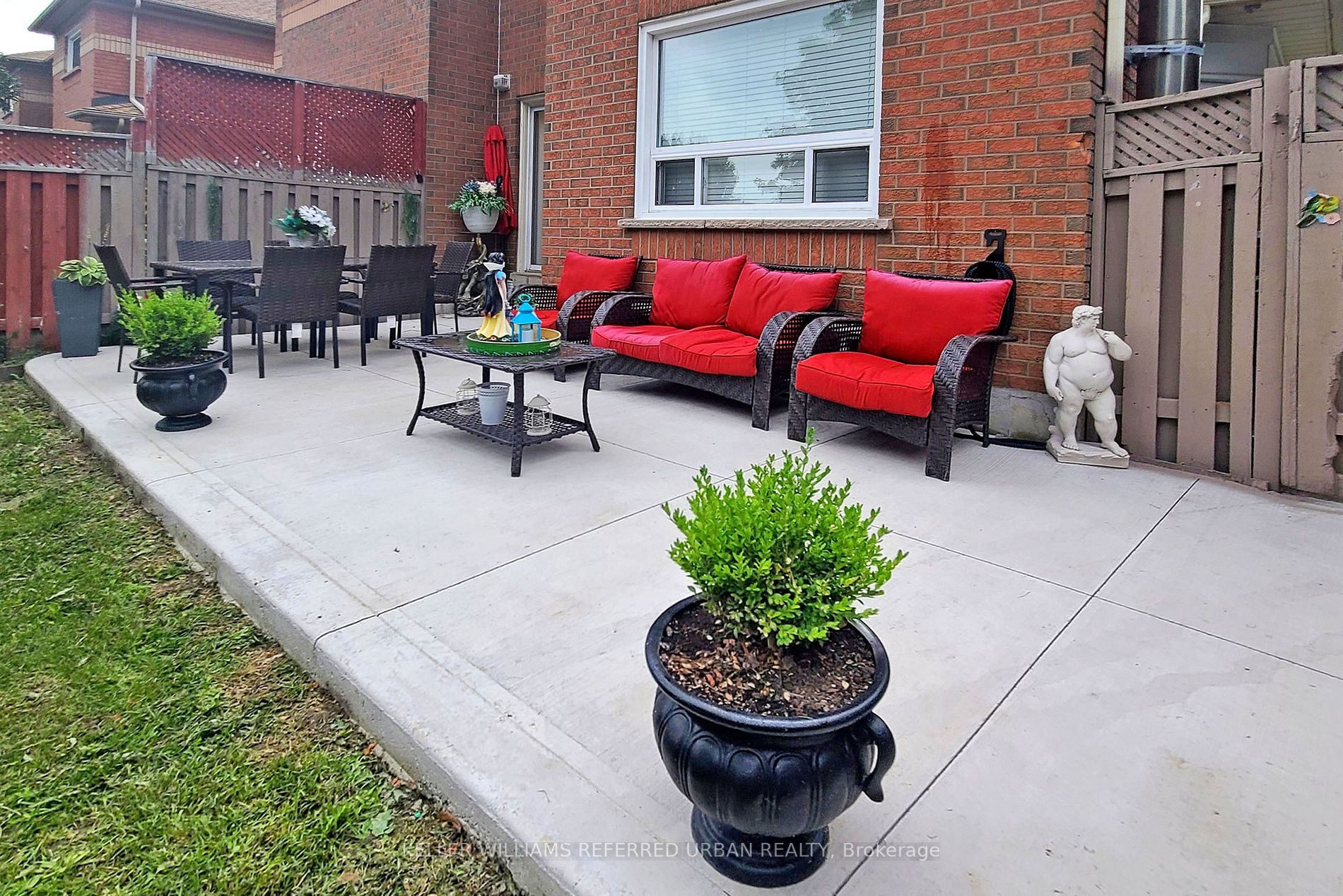 138 Rainforest Dr