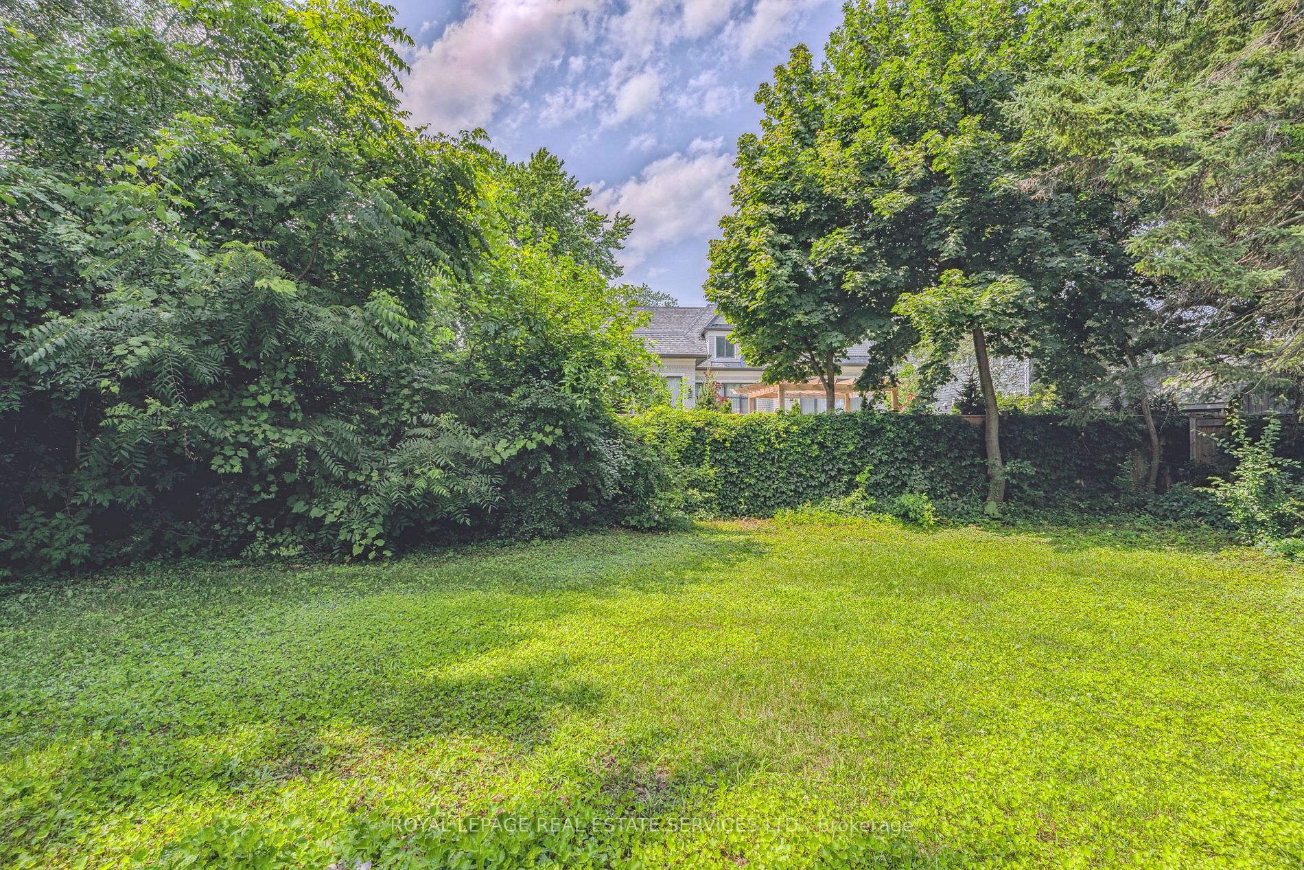 326 Sandlewood Rd