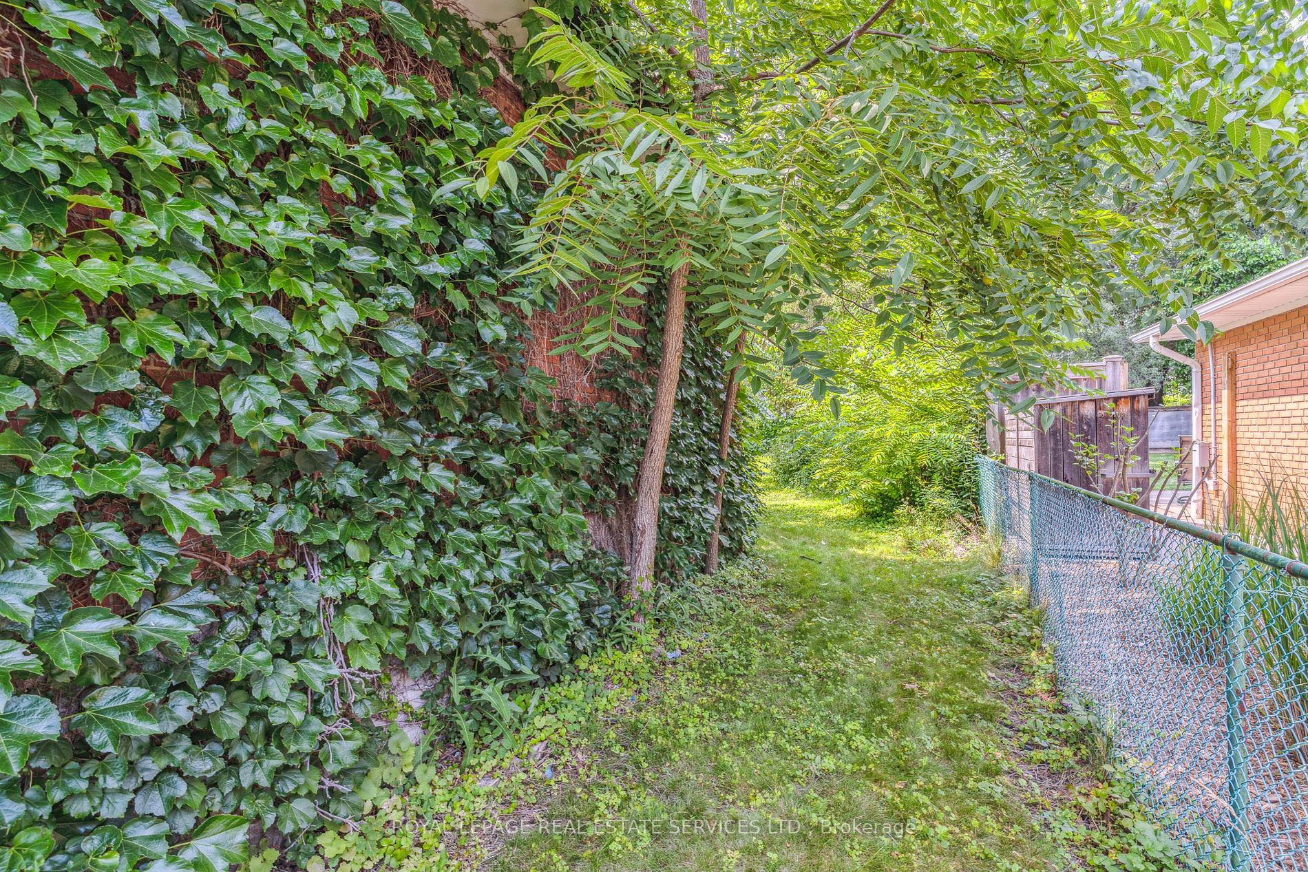 326 Sandlewood Rd