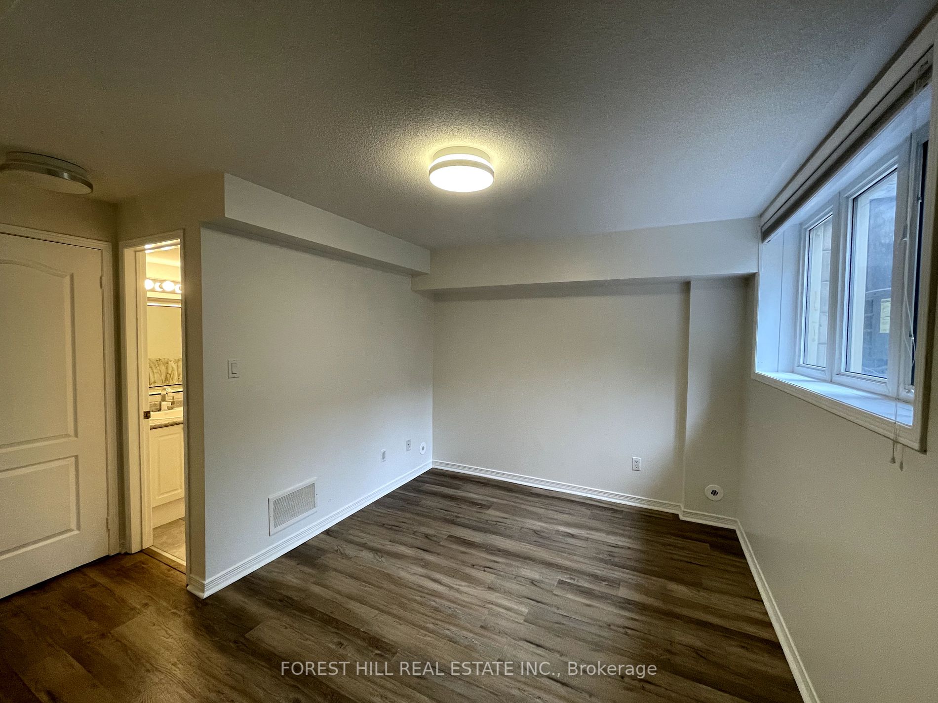 5050 Intrepid Dr, #20