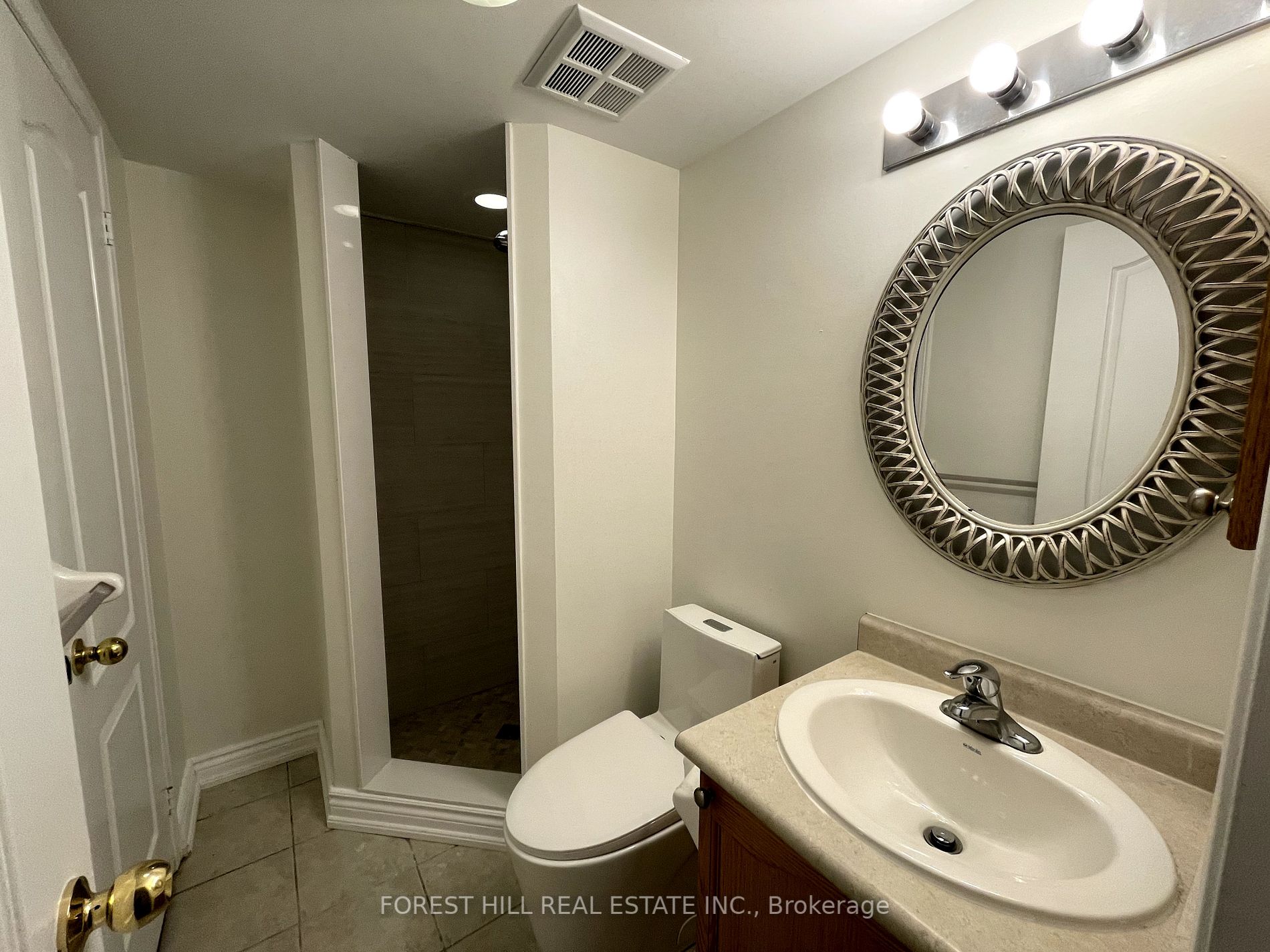5050 Intrepid Dr, #20