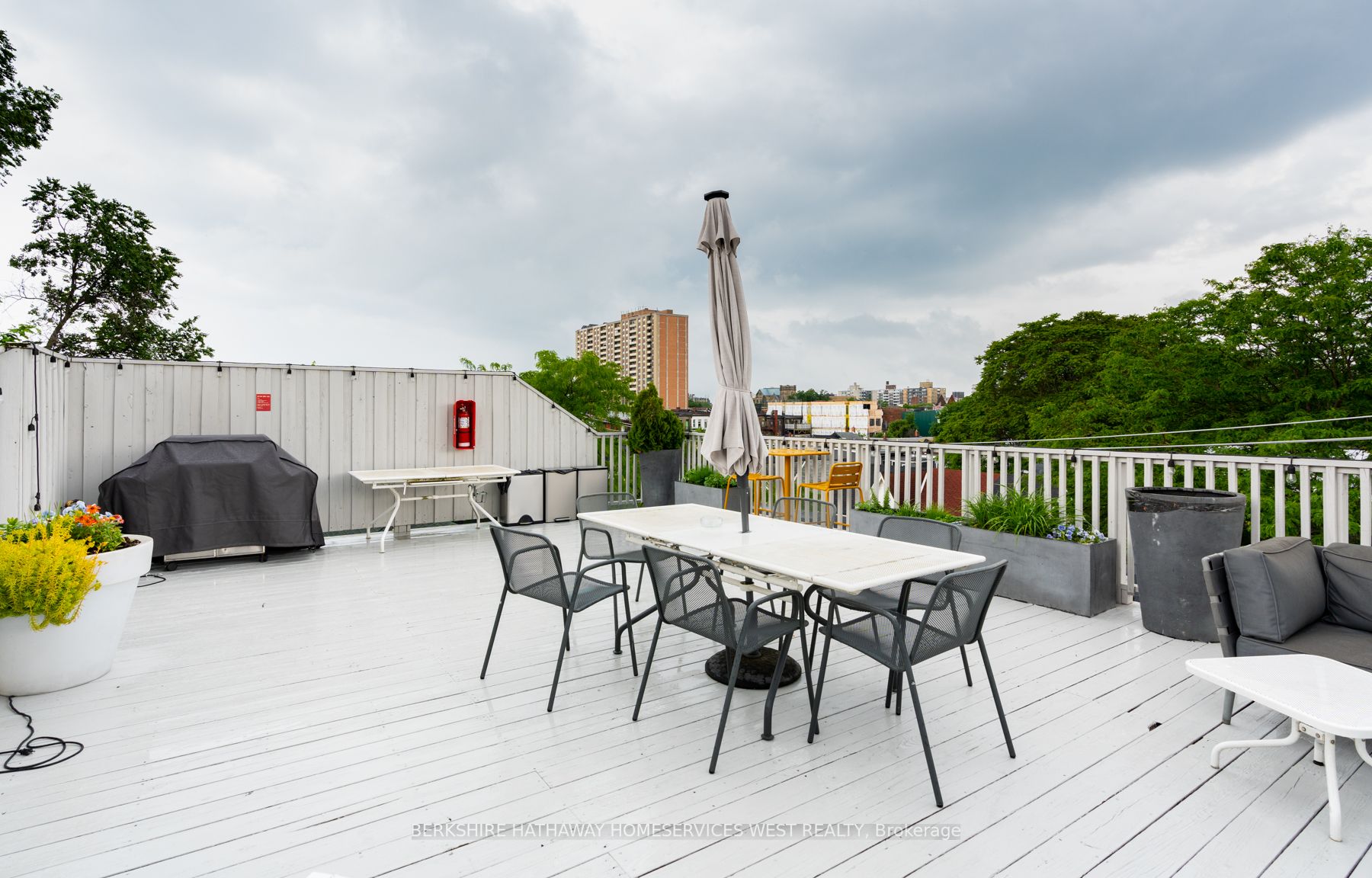27 Brock Ave, #111