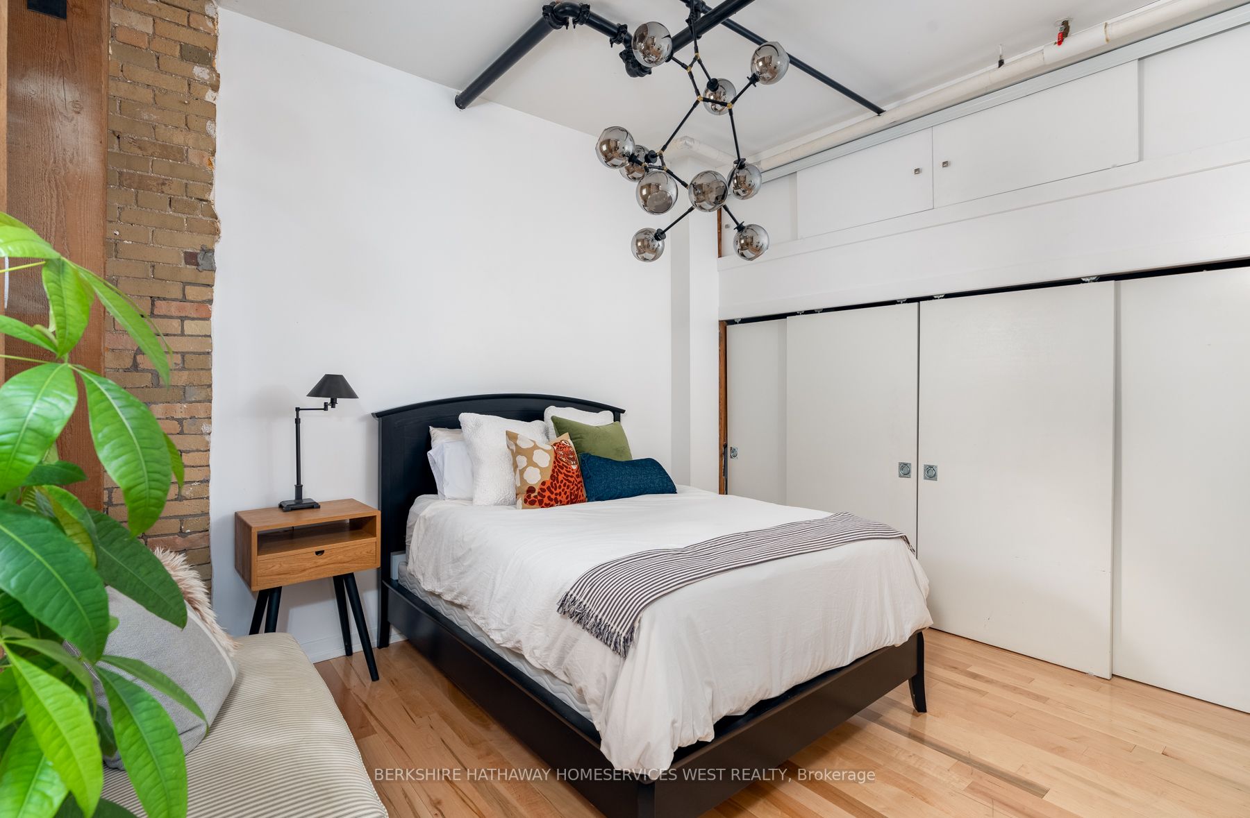27 Brock Ave, #111