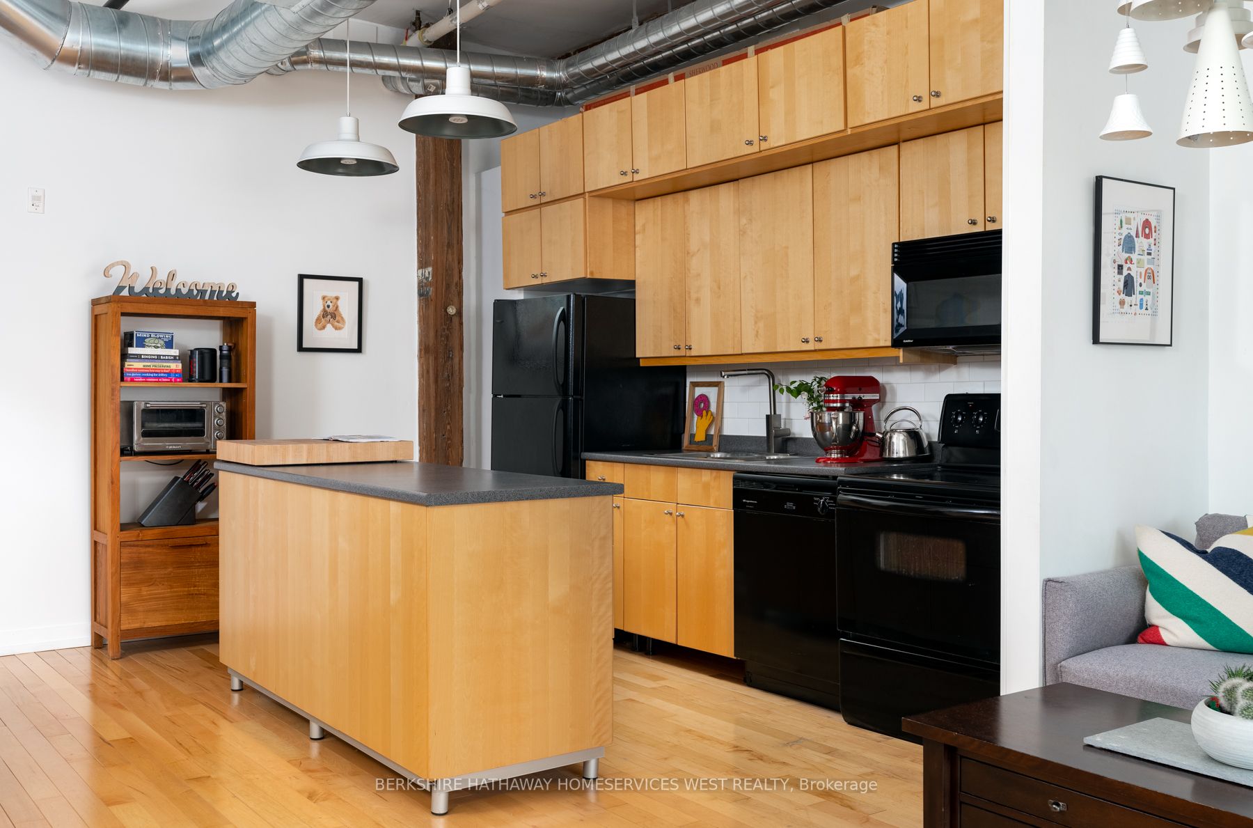 27 Brock Ave, #111