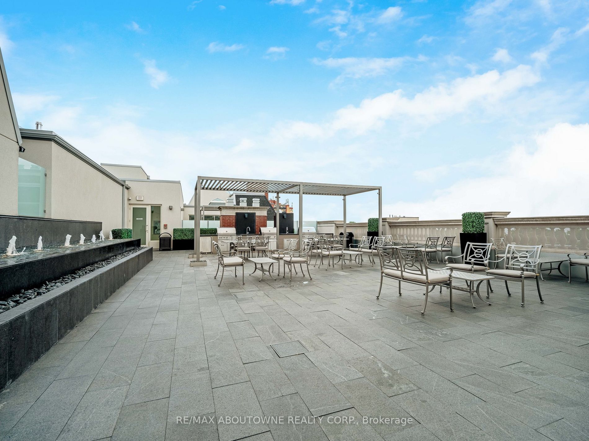 300 Randall St, #212