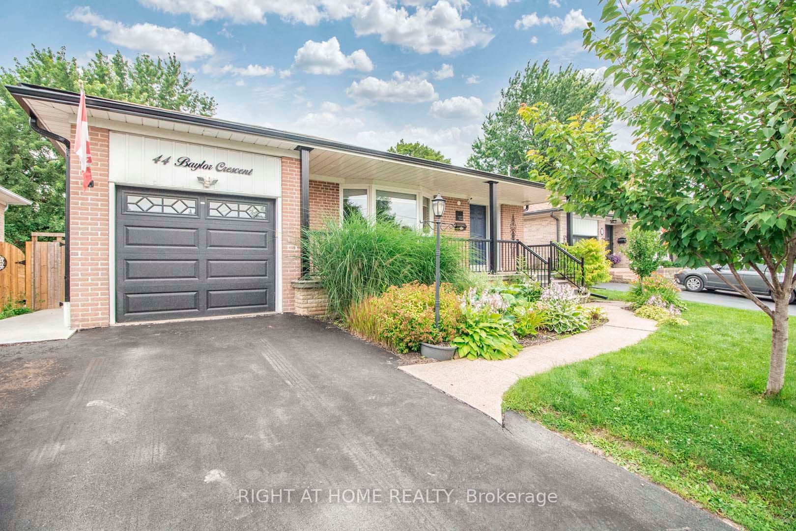 44 Baylor Crescent