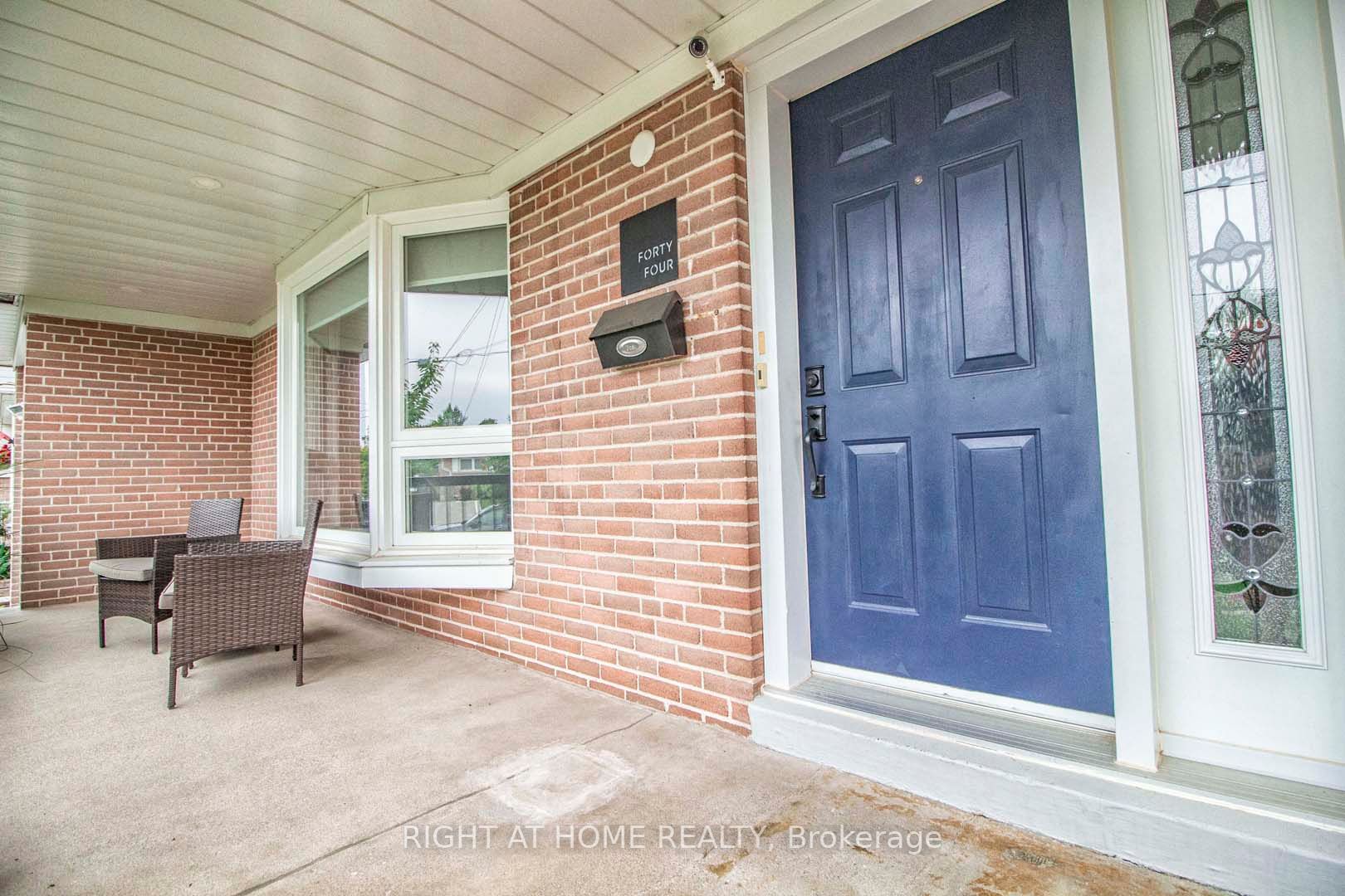 44 Baylor Crescent
