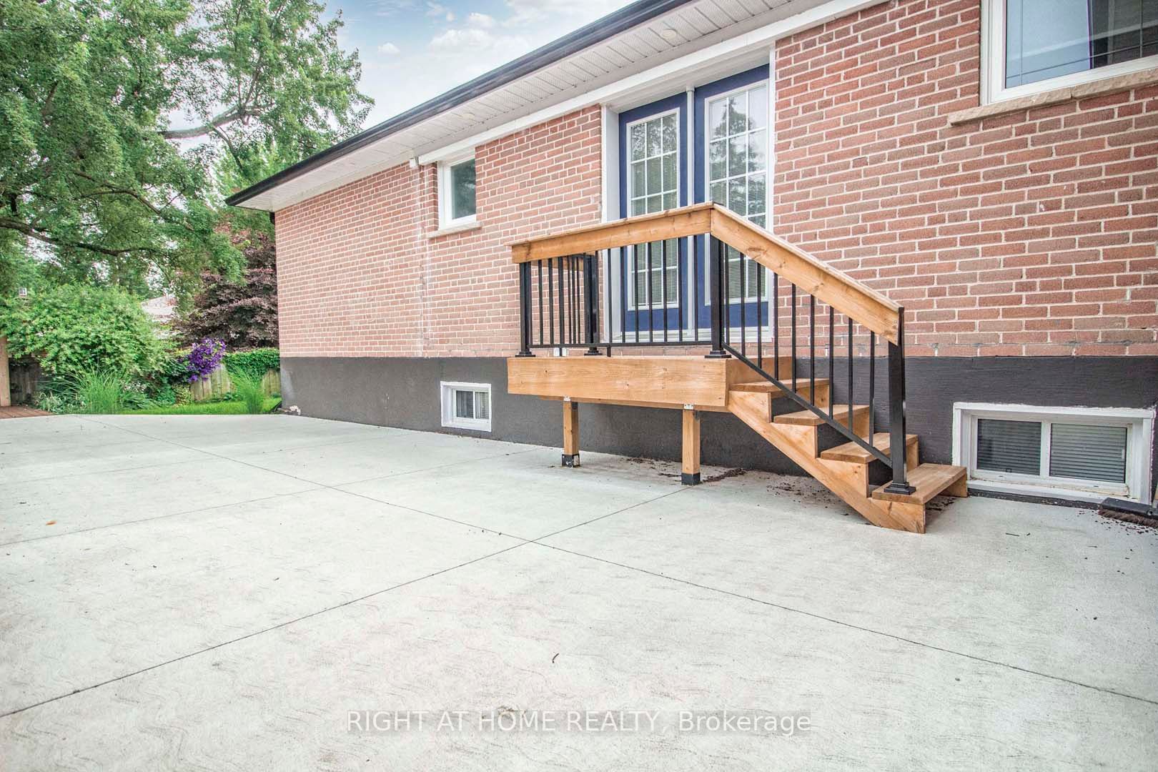 44 Baylor Crescent