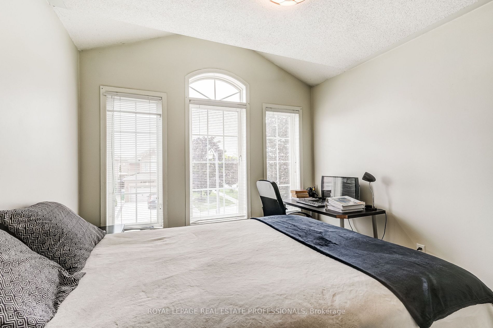 94 Stella Cres
