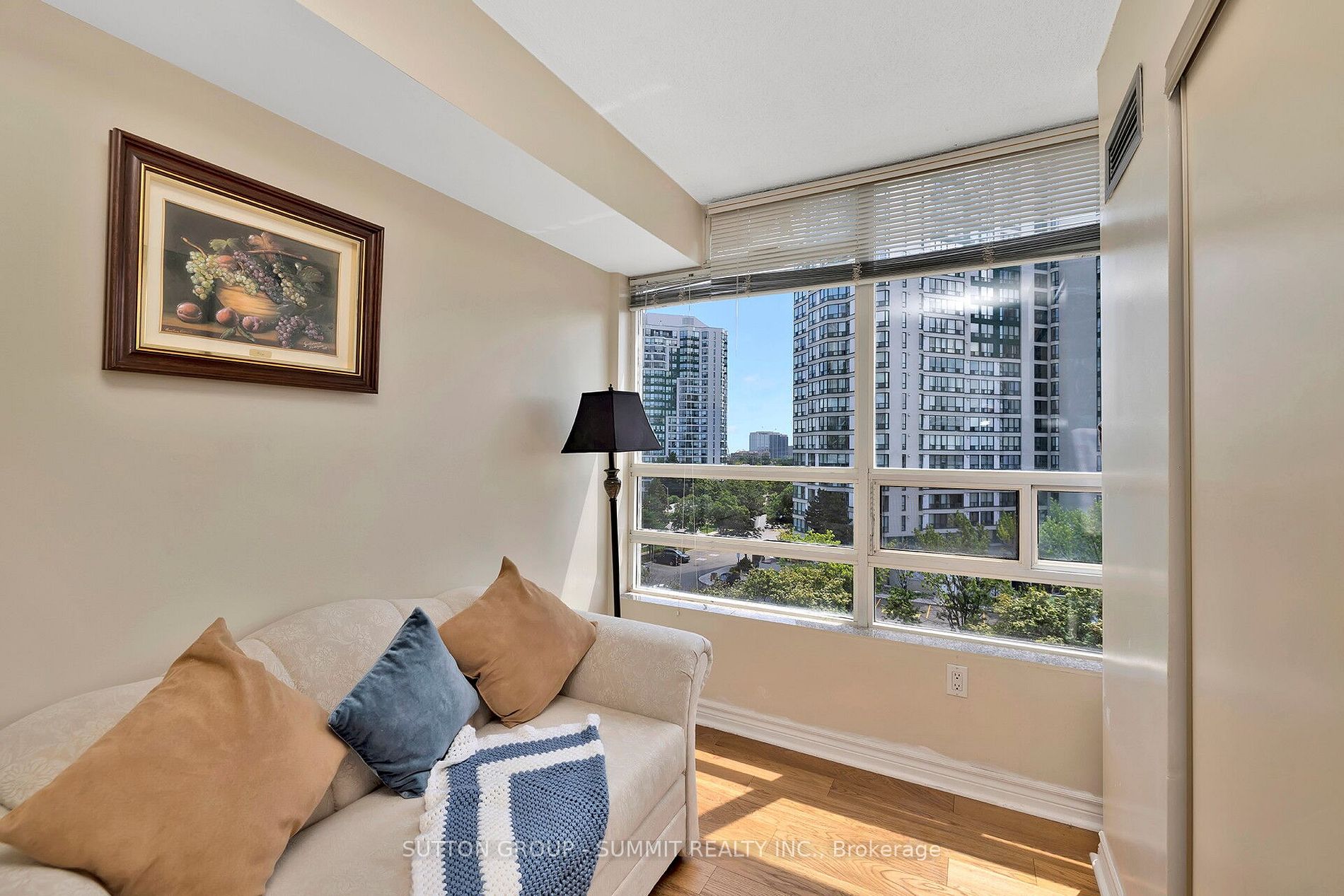 50 Kingsbridge Garden Circ, #712