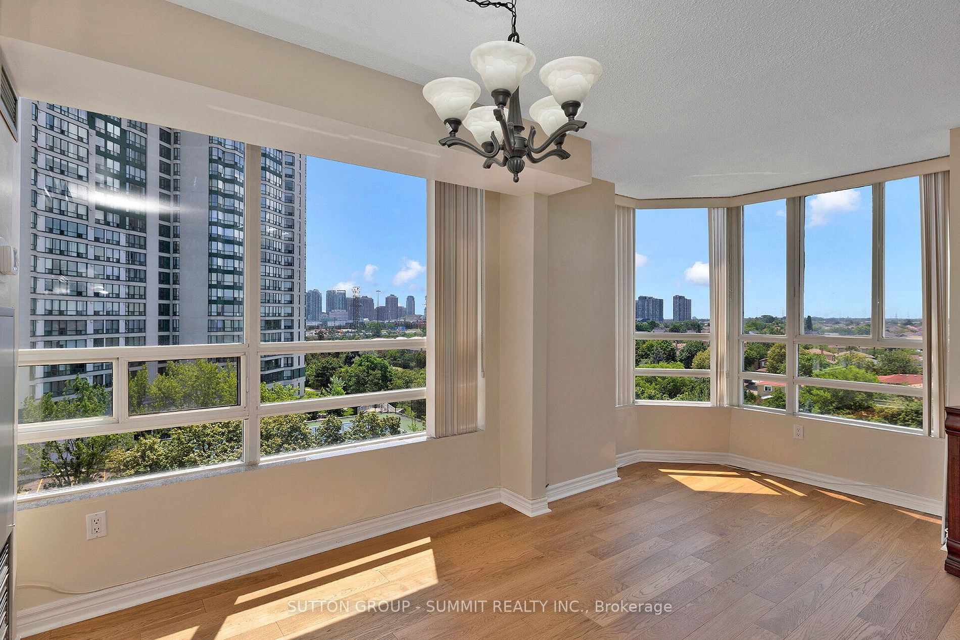 50 Kingsbridge Garden Circ, #712