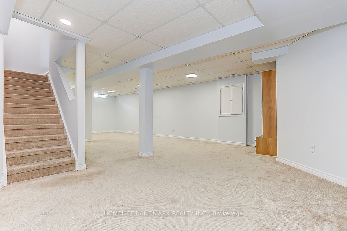 651 Twain Ave