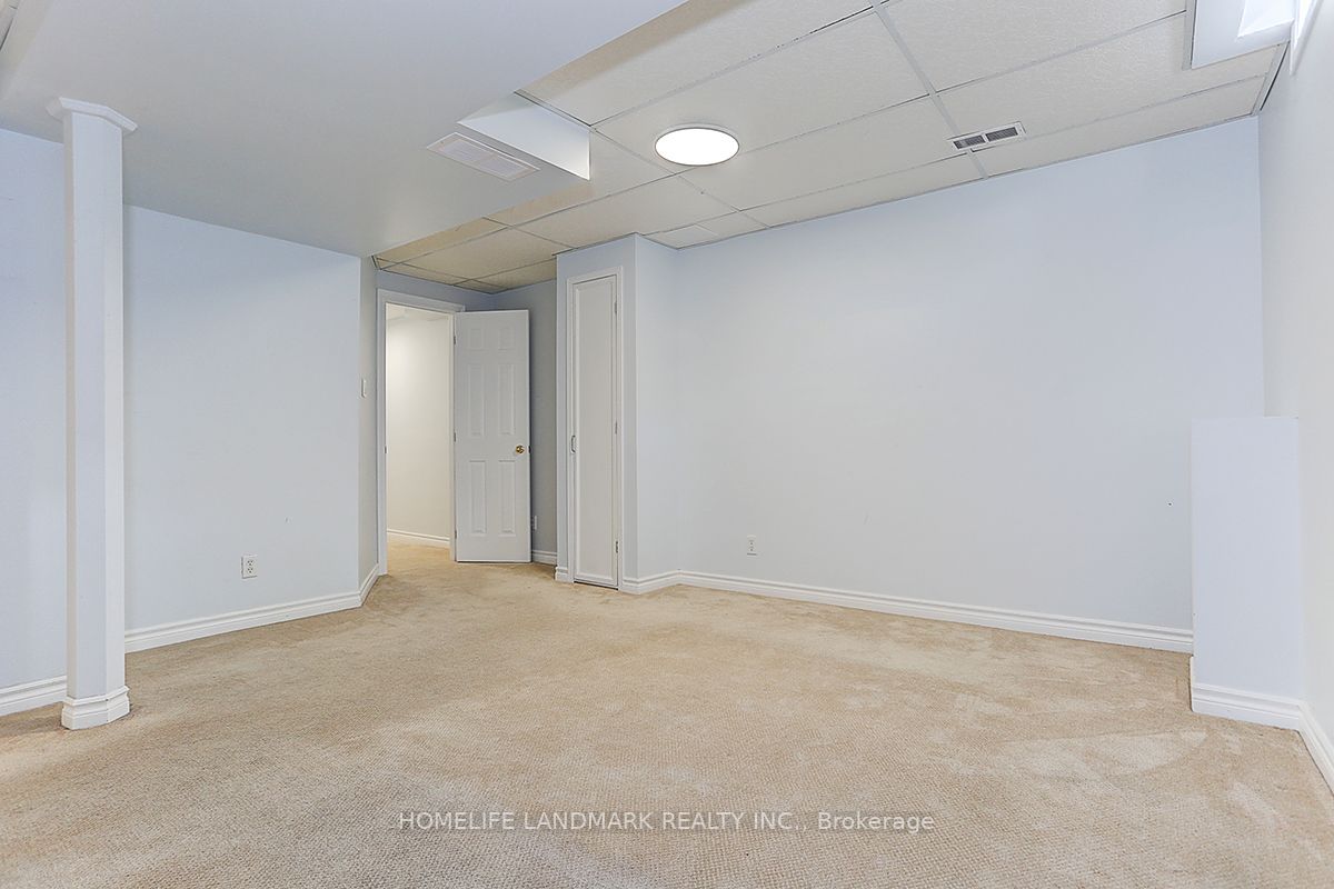 651 Twain Ave