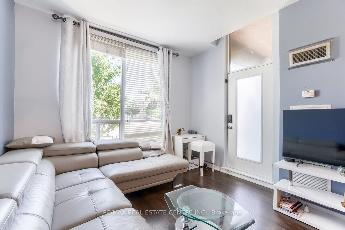 220 Forum Dr, #102