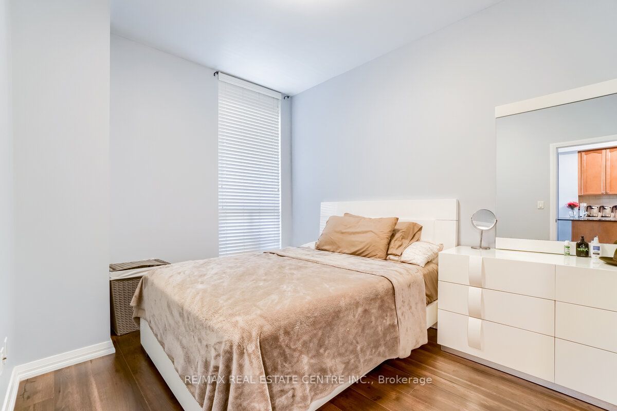 220 Forum Dr, #102