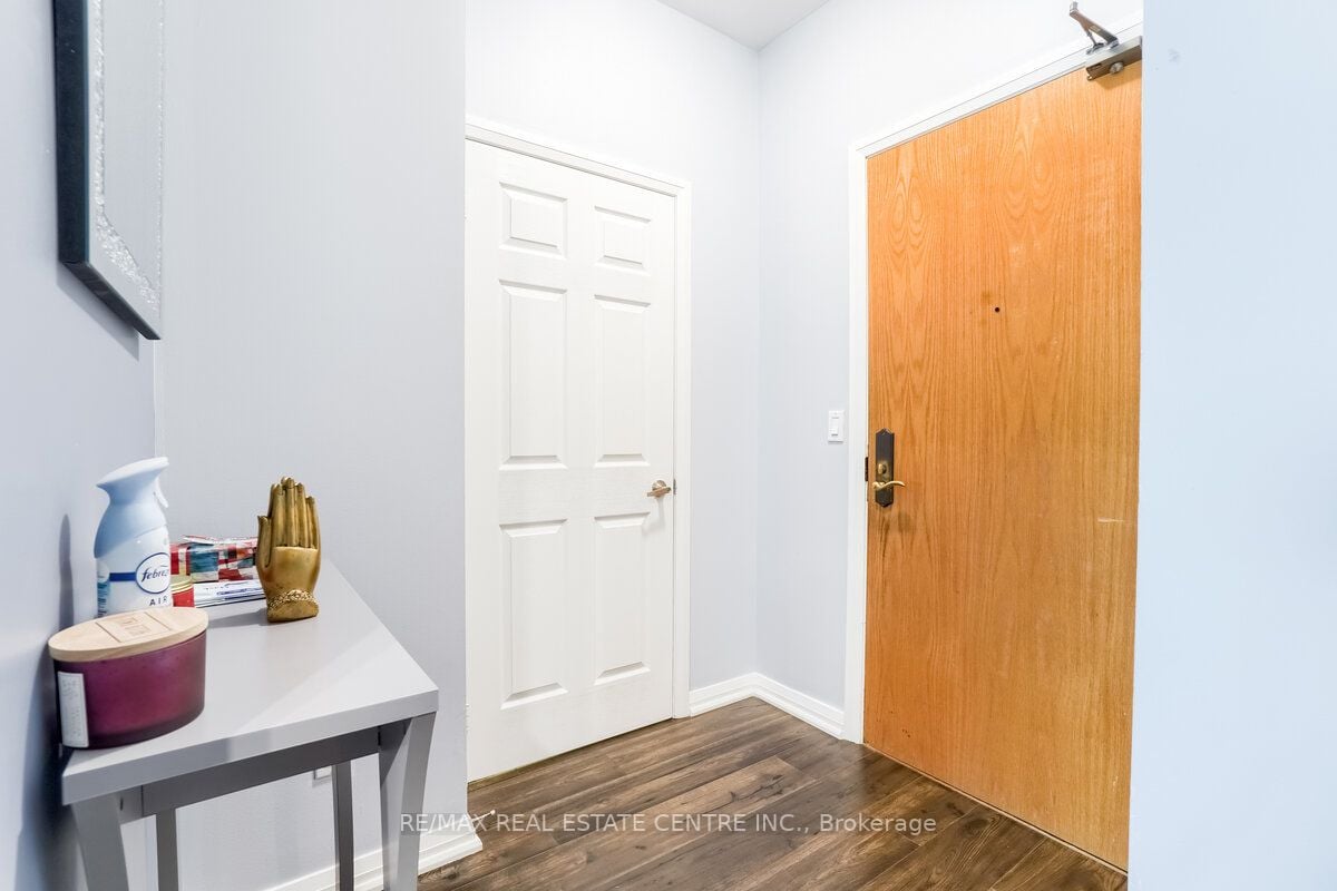 220 Forum Dr, #102