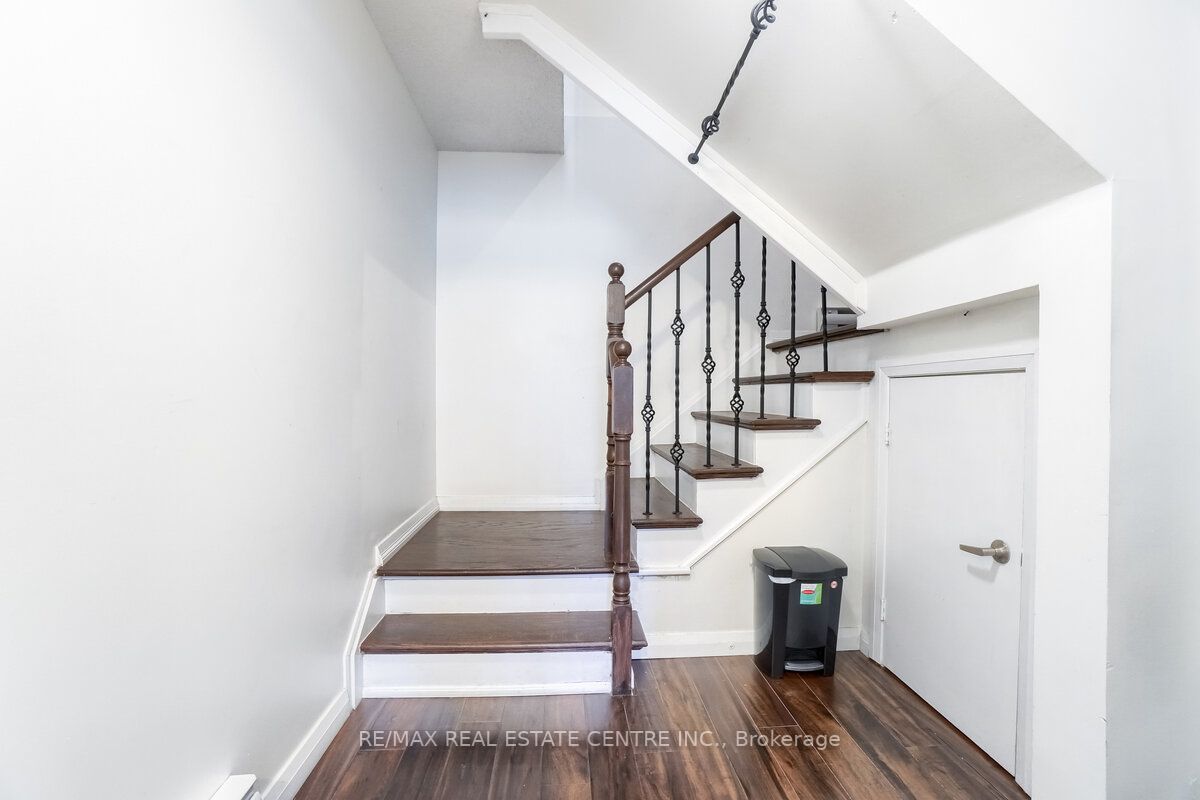 220 Forum Dr, #102