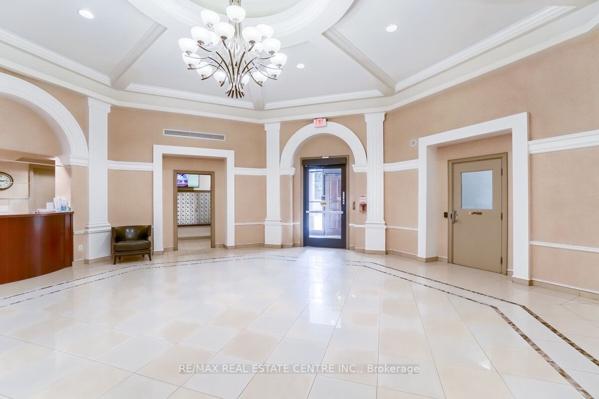 220 Forum Dr, #102