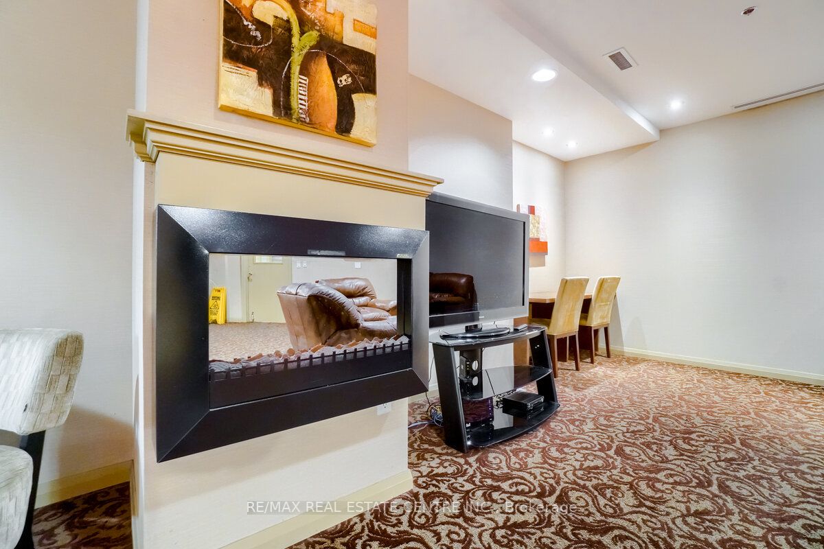 220 Forum Dr, #102