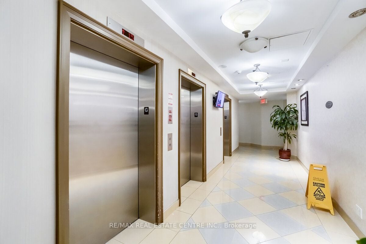 220 Forum Dr, #102