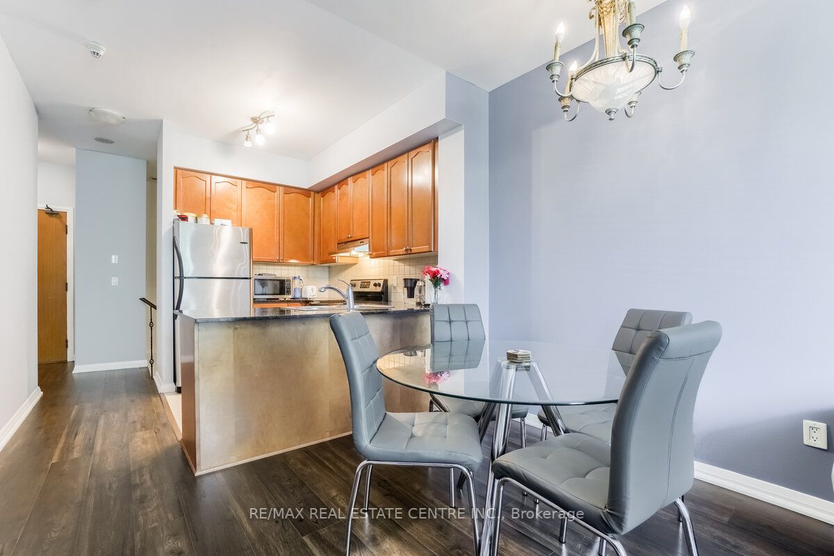 220 Forum Dr, #102