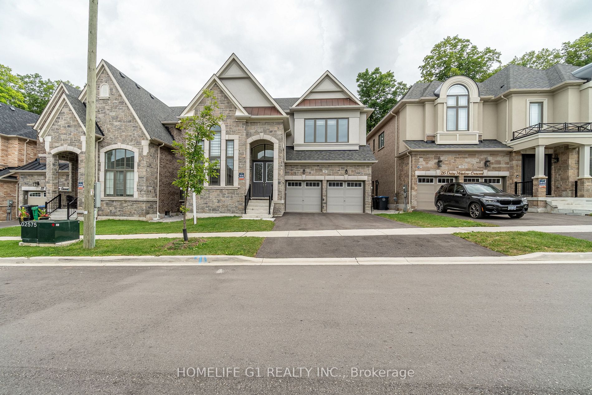 24 Daisy Meadow Cres W