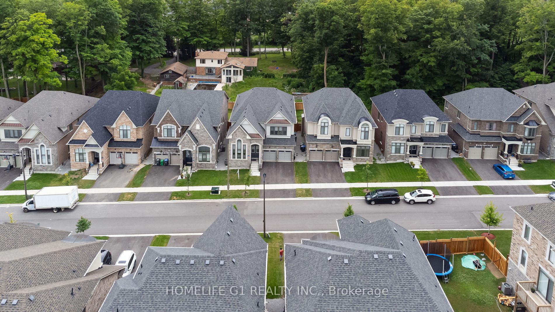 24 Daisy Meadow Cres W