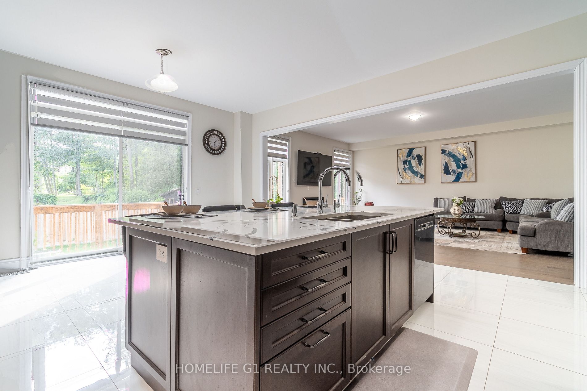 24 Daisy Meadow Cres W