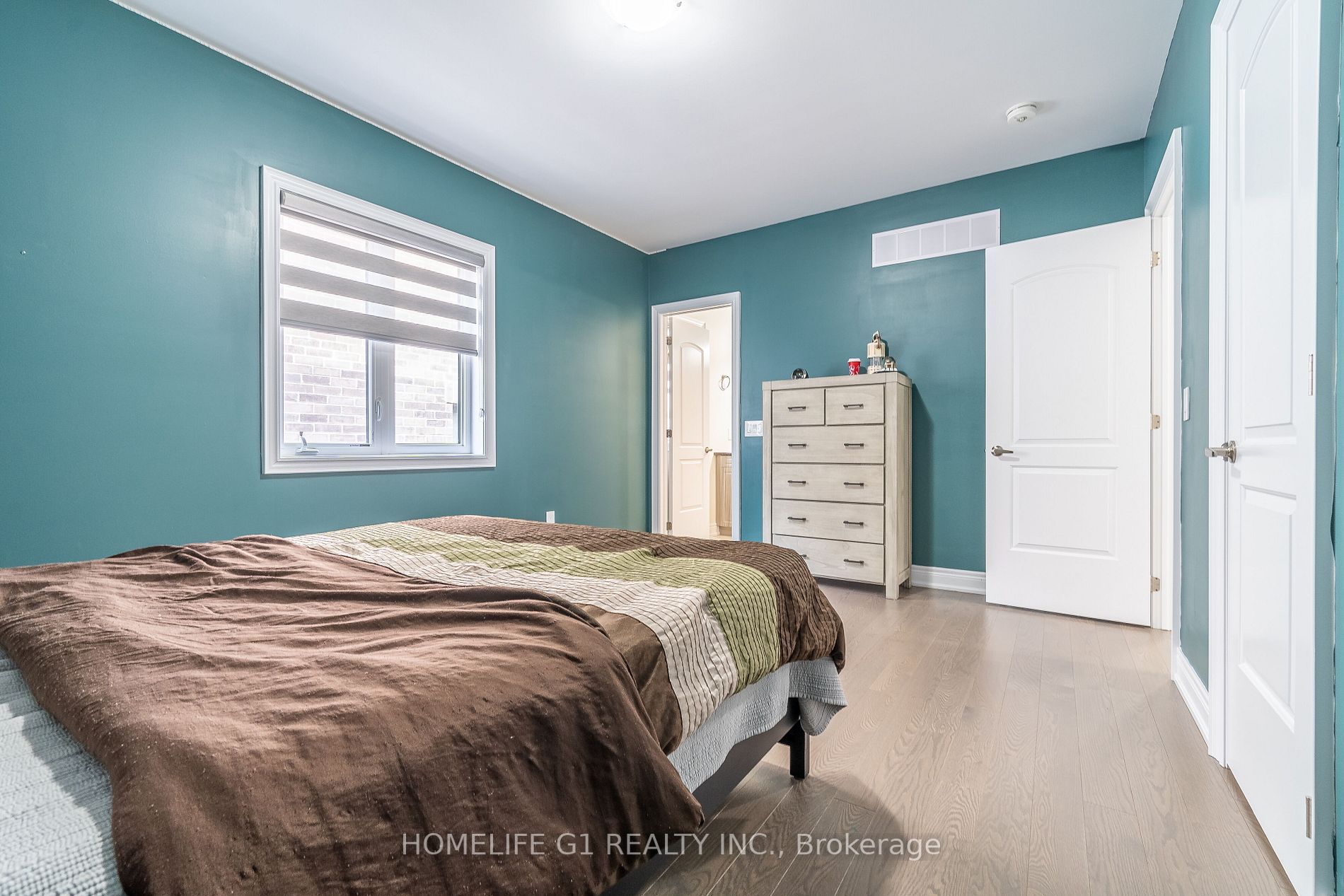 24 Daisy Meadow Cres W