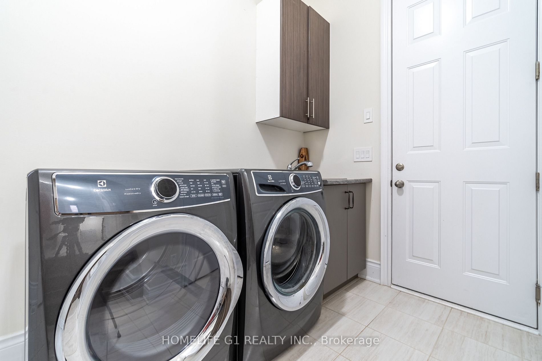 24 Daisy Meadow Cres W
