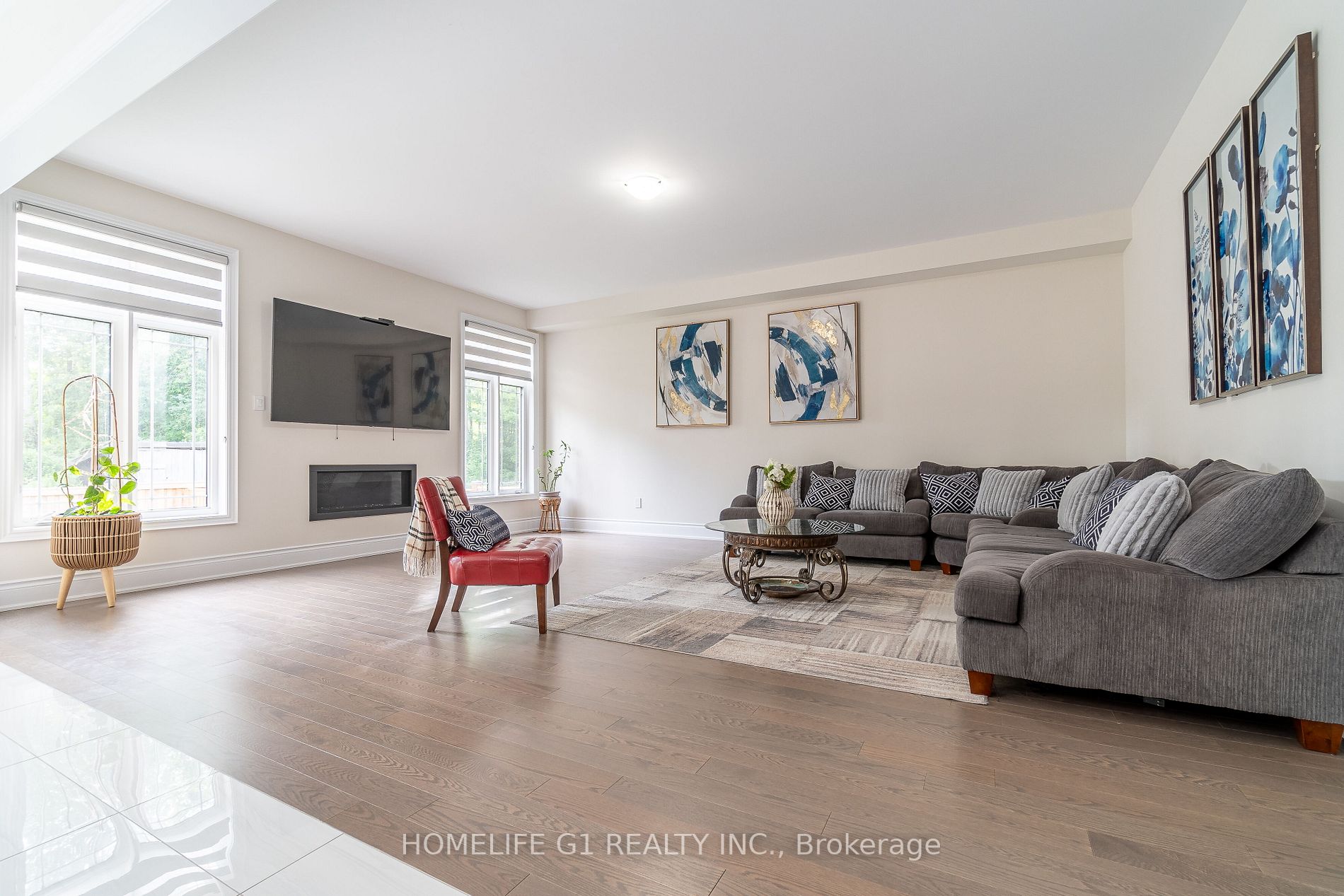 24 Daisy Meadow Cres W