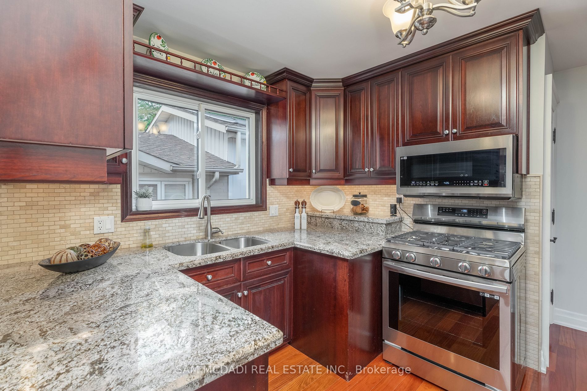 942 Fletcher Valley Cres