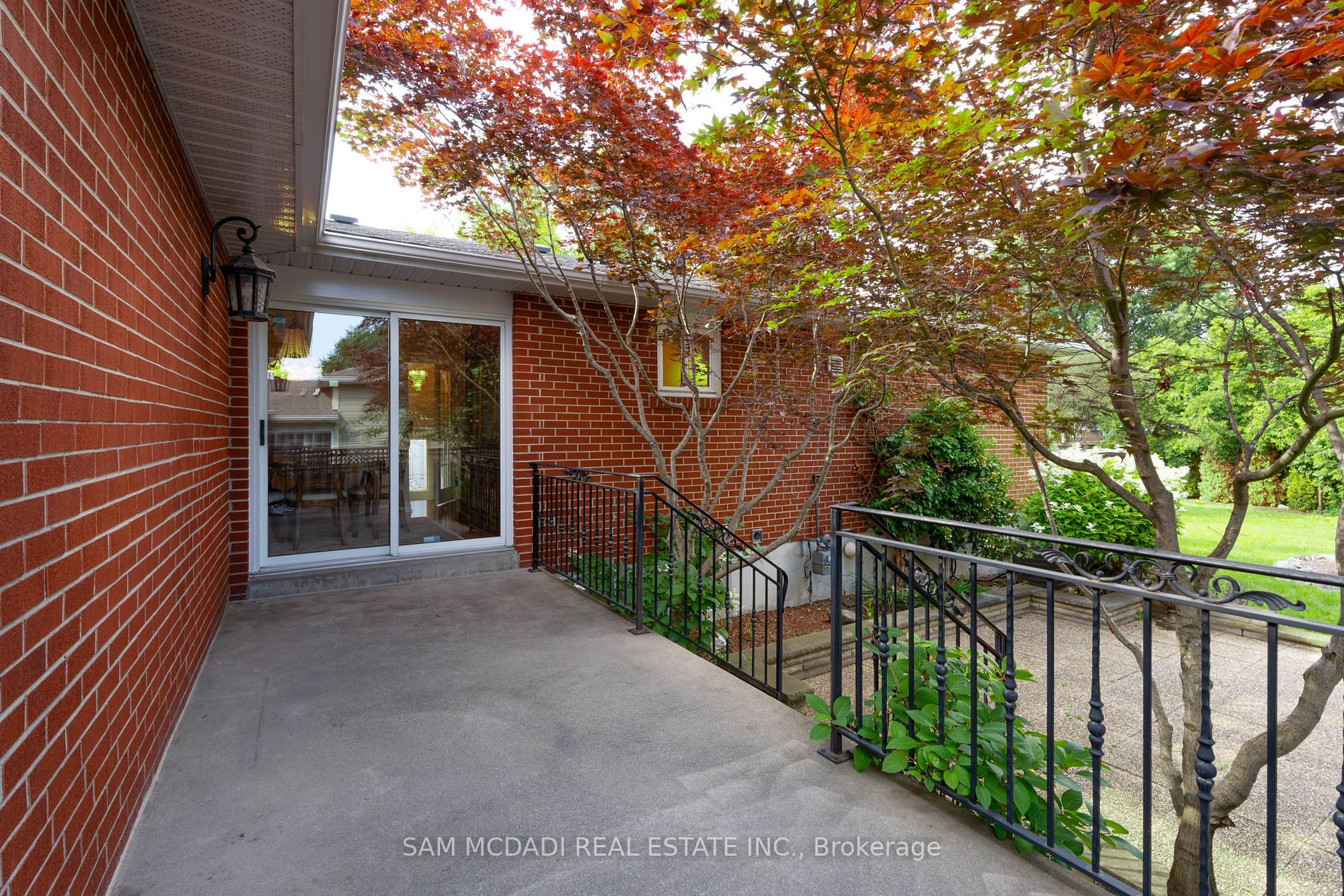 942 Fletcher Valley Cres