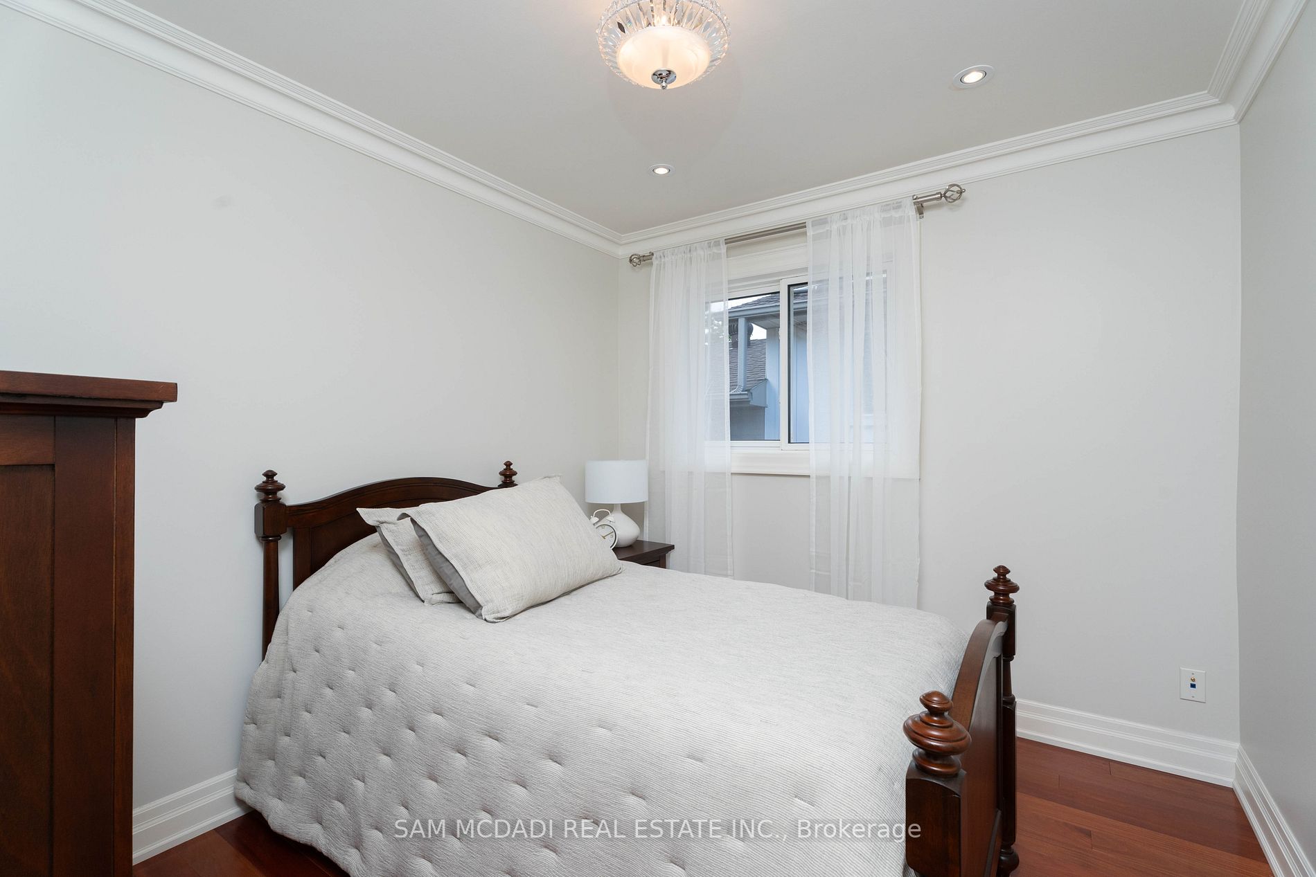 942 Fletcher Valley Cres