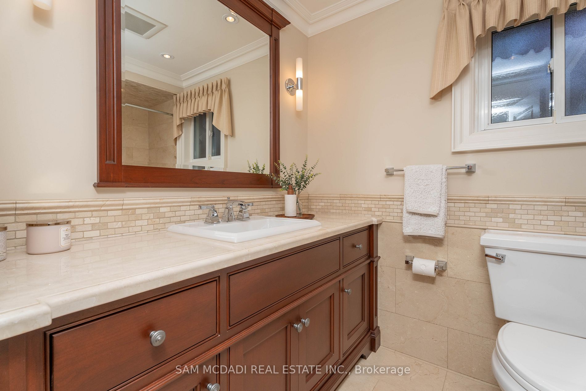 942 Fletcher Valley Cres