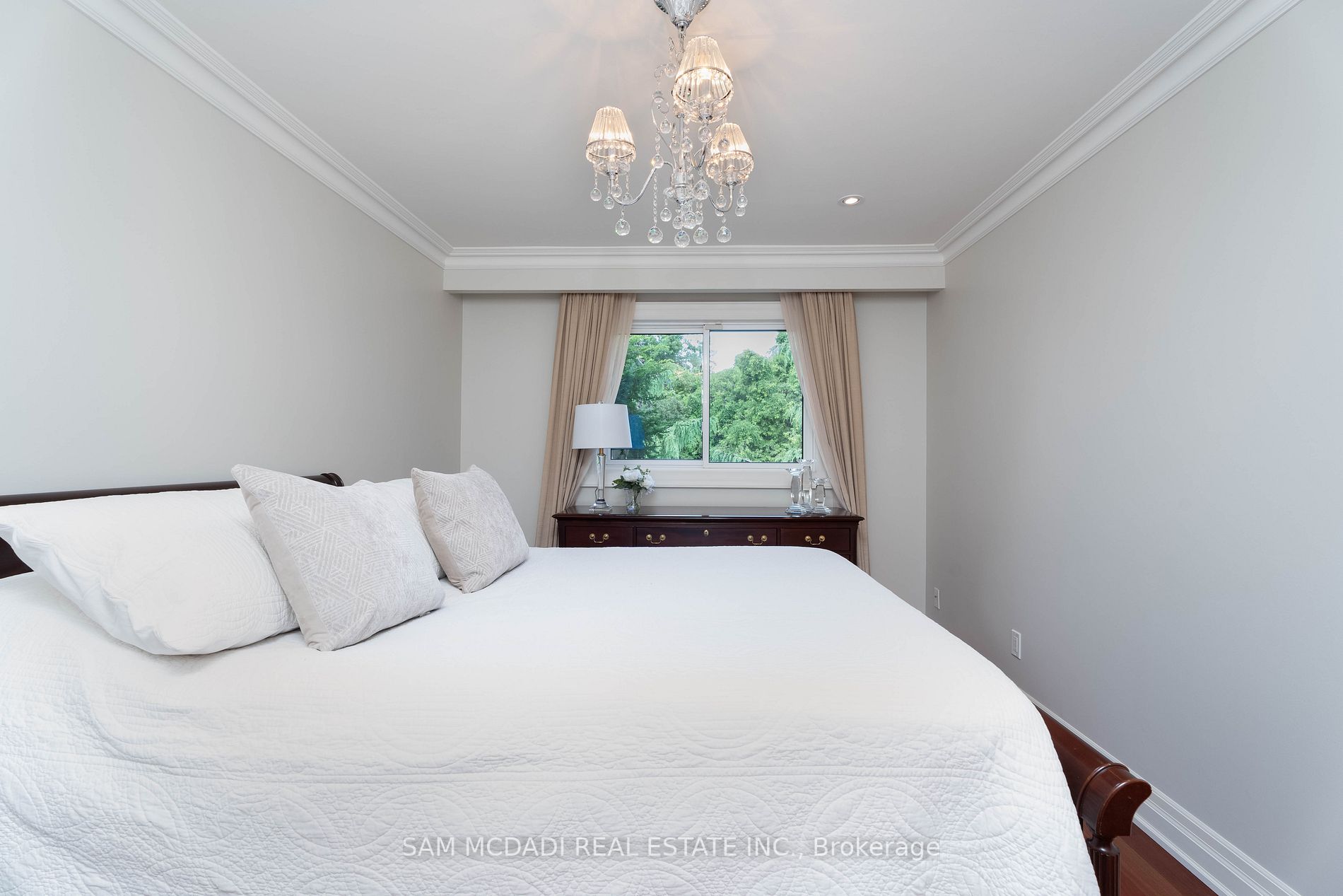 942 Fletcher Valley Cres