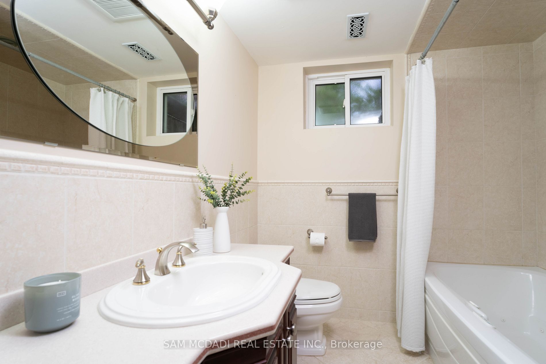 942 Fletcher Valley Cres