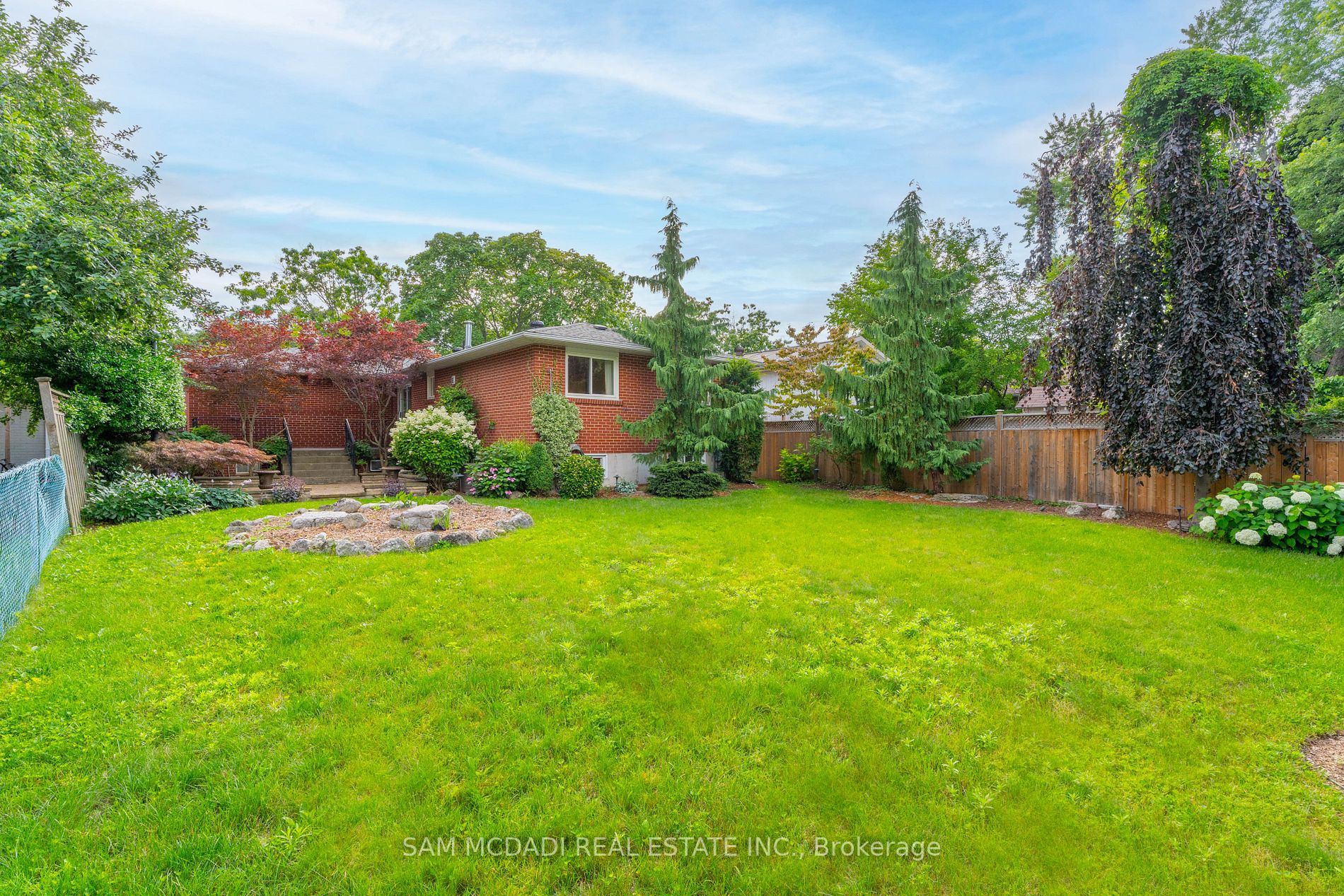 942 Fletcher Valley Cres
