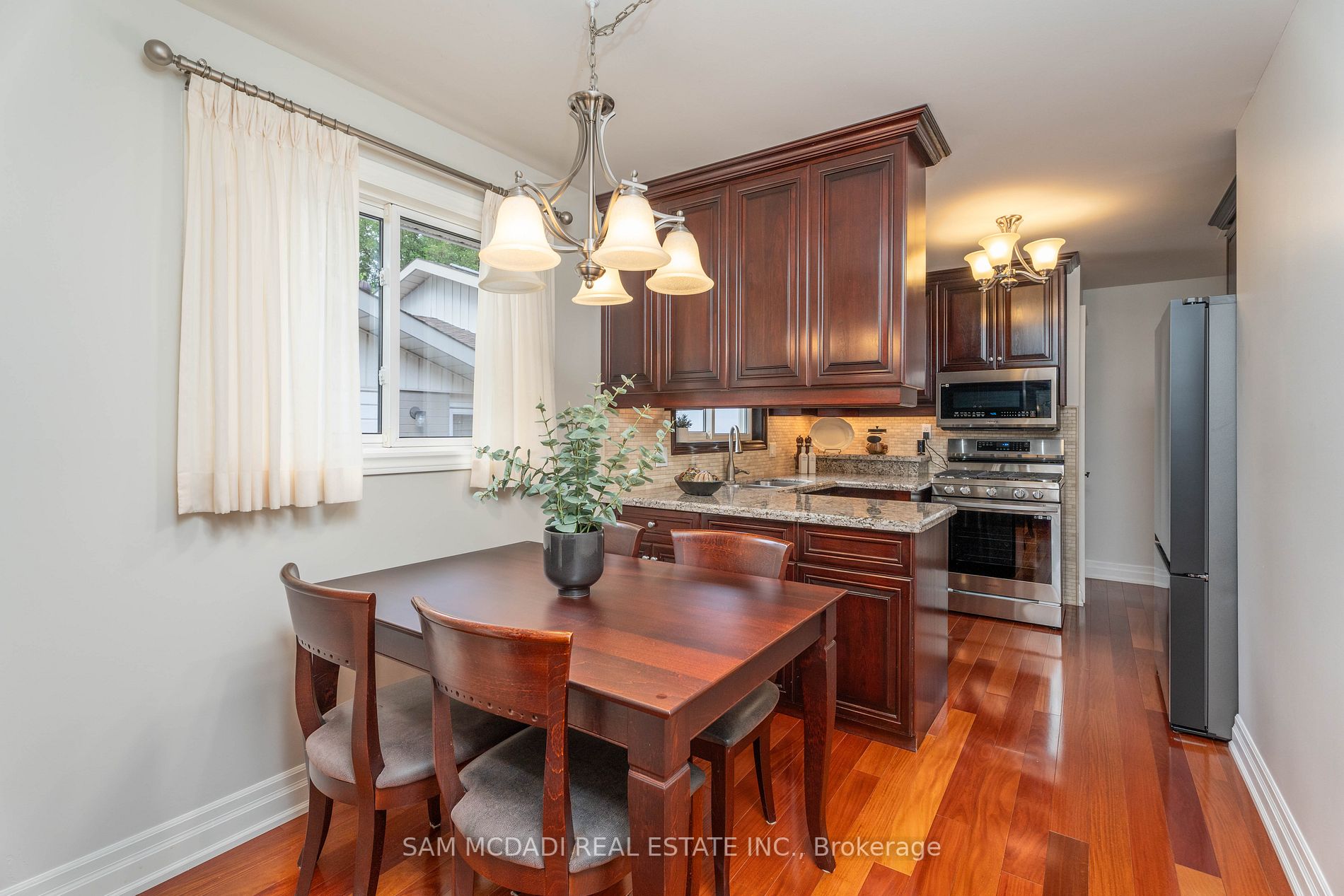942 Fletcher Valley Cres