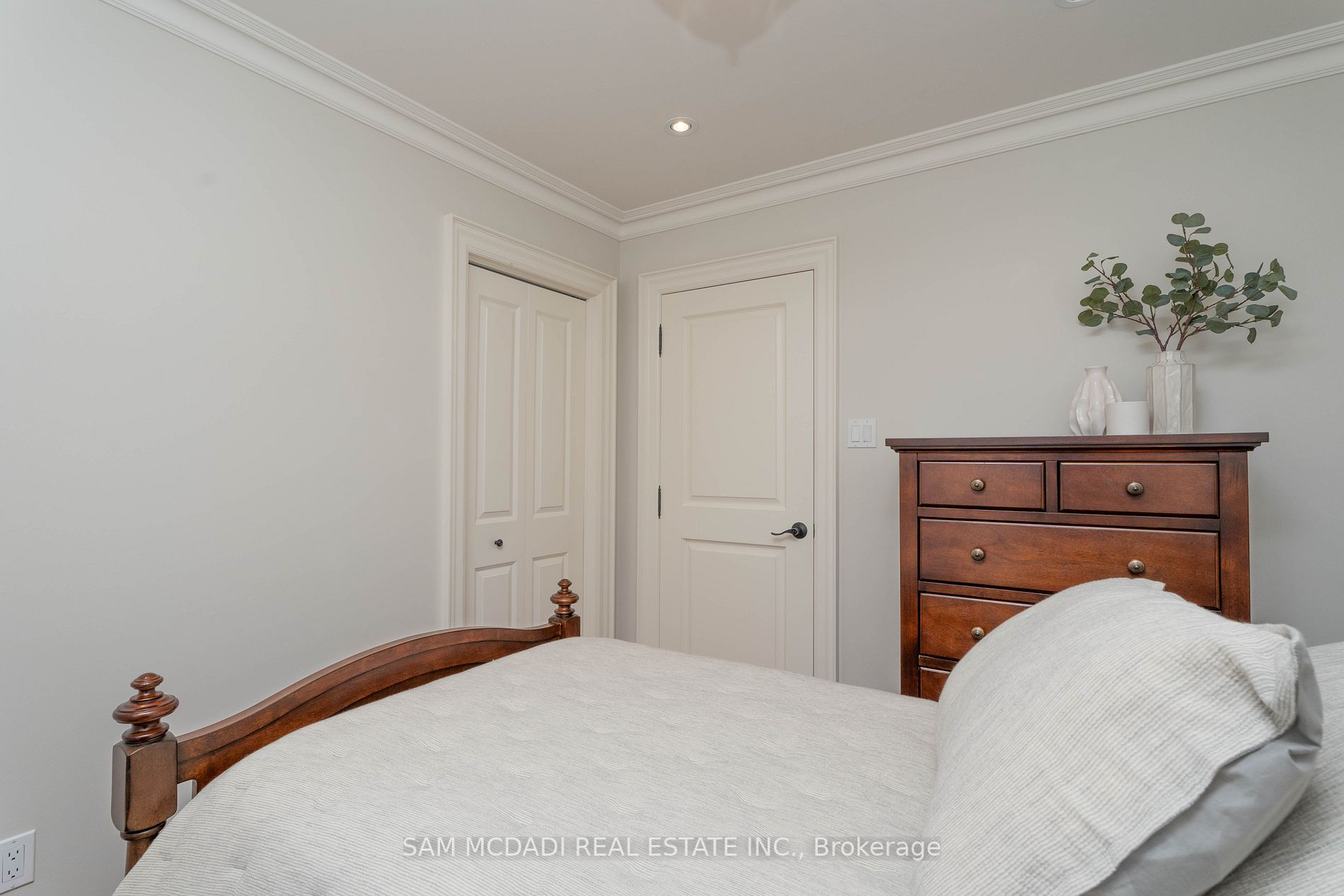 942 Fletcher Valley Cres