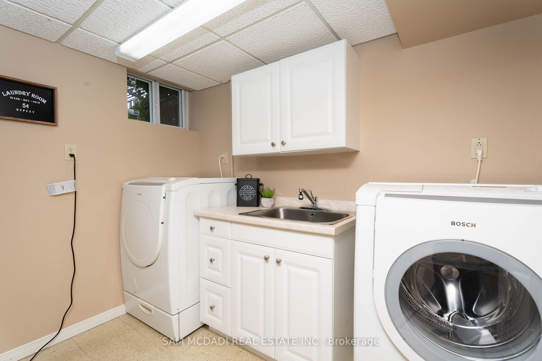 942 Fletcher Valley Cres