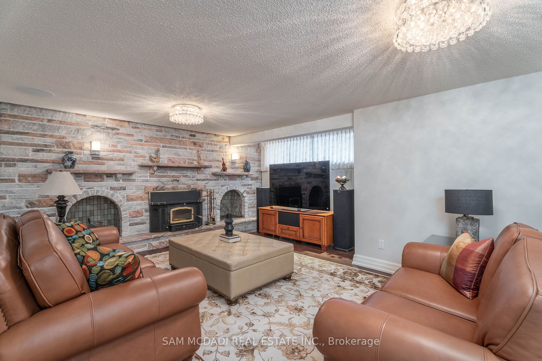 942 Fletcher Valley Cres