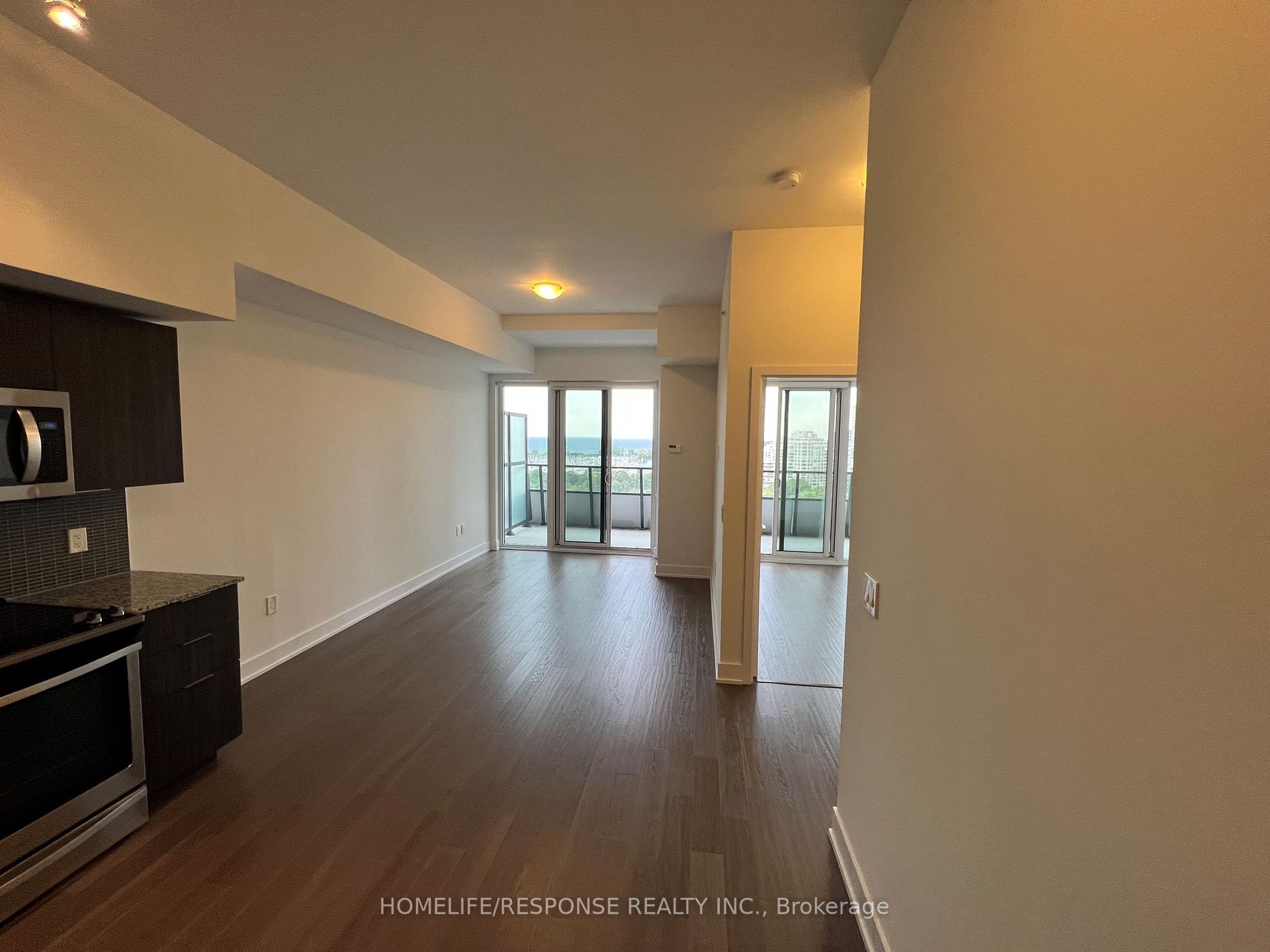 30 SHORE BREEZE Drive #1319